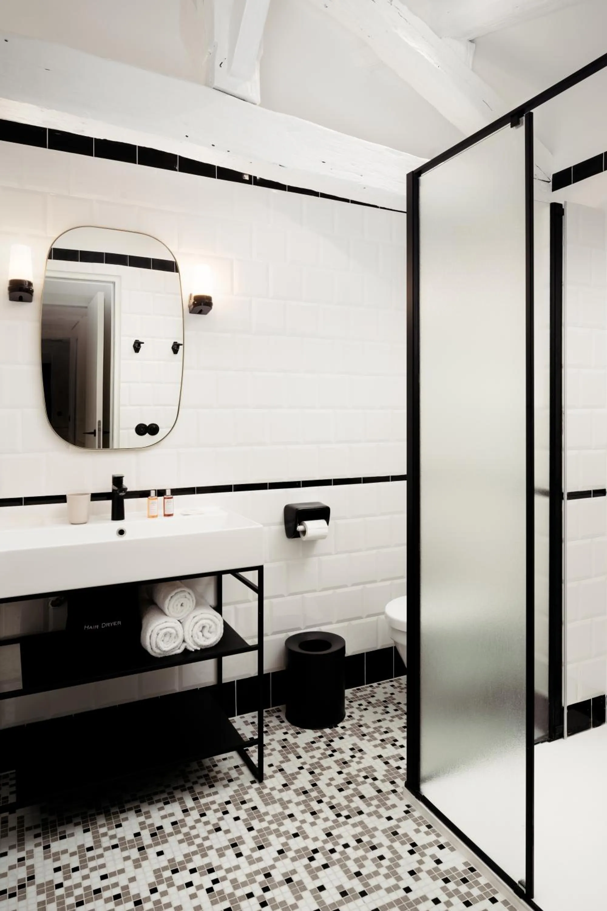 Shower in My Maison In Paris - Louvre