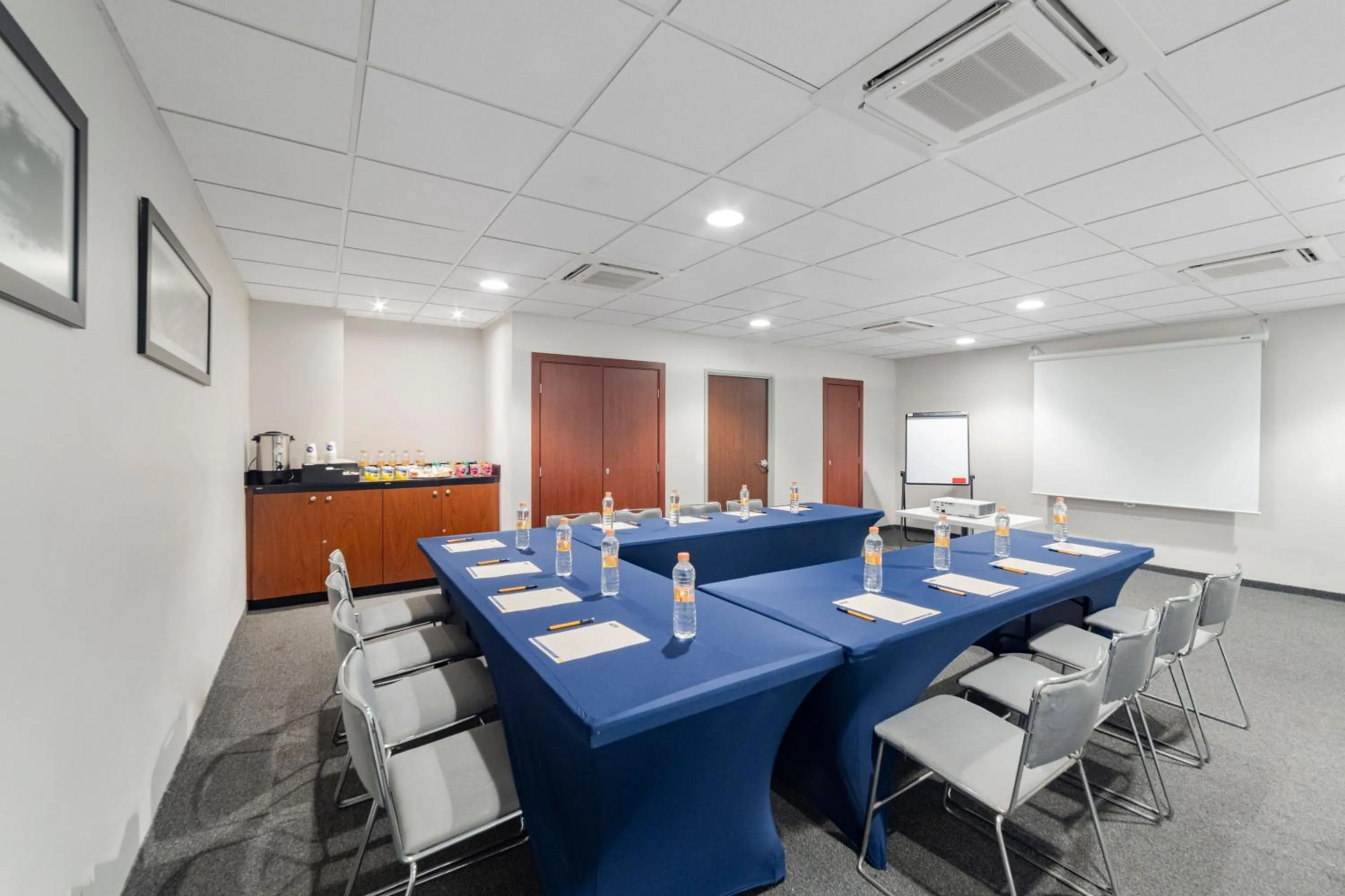 Meeting/conference room in City Express by Marriott Salina Cruz