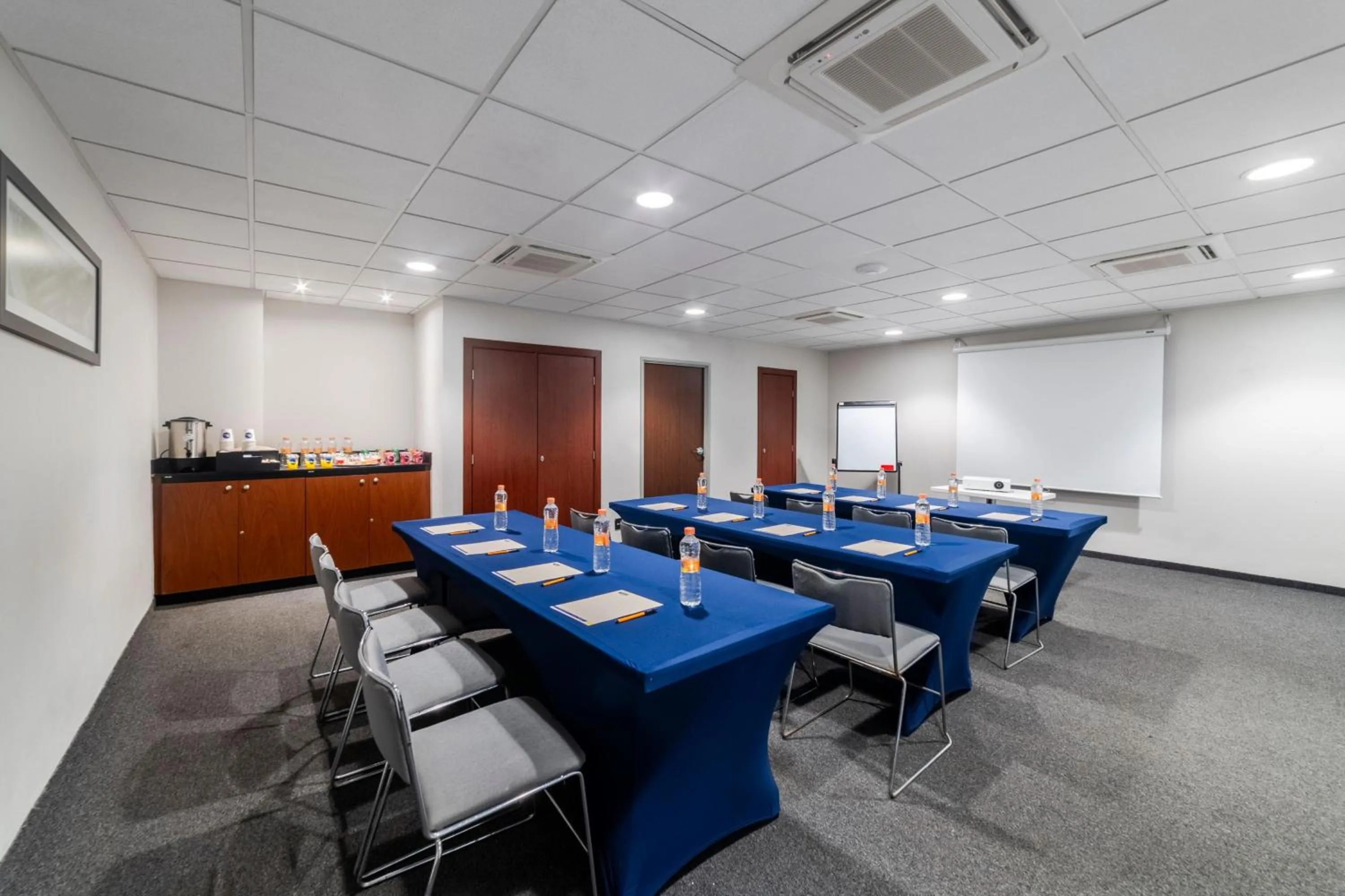 Meeting/conference room in City Express by Marriott Salina Cruz