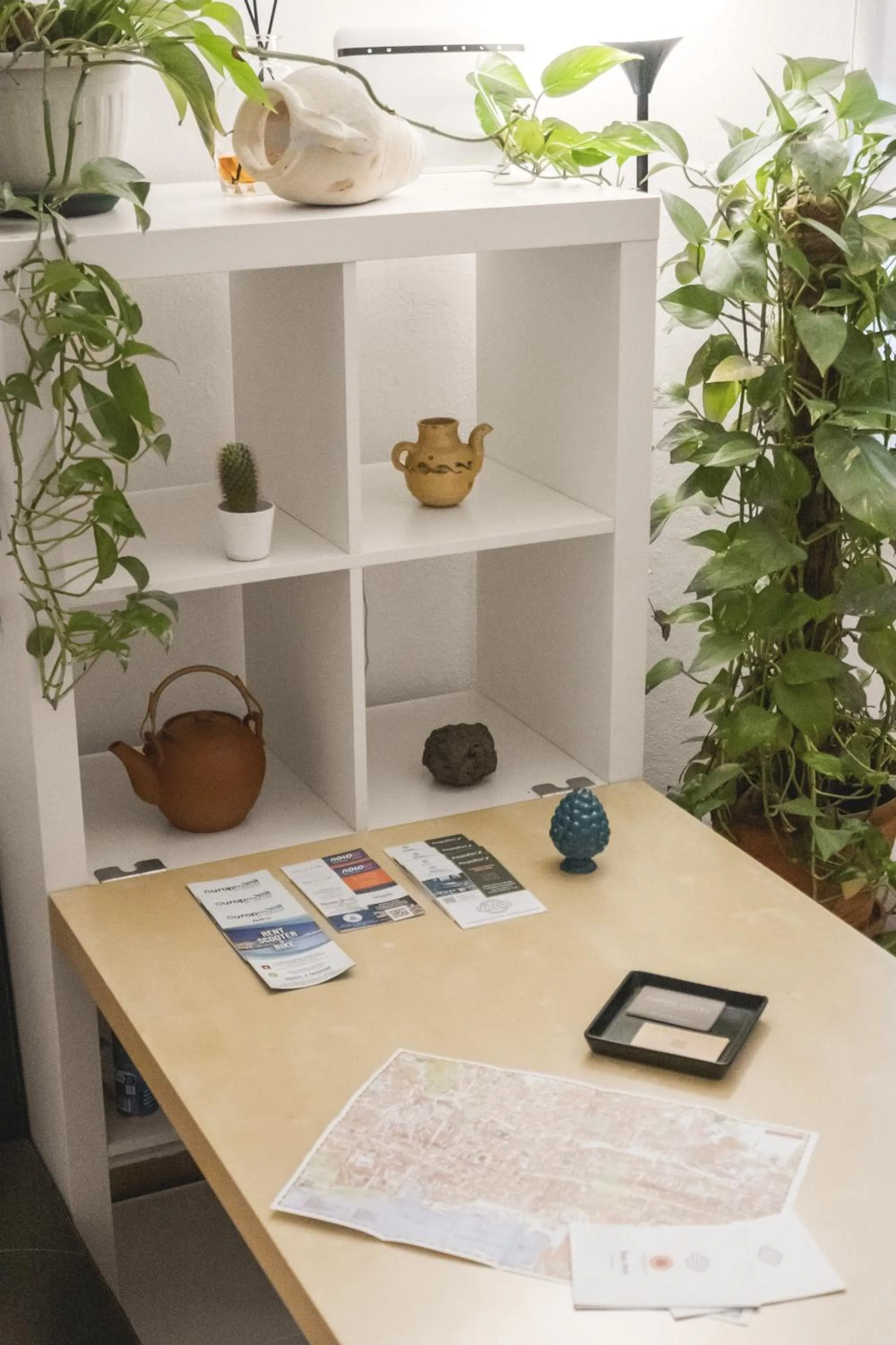 Communal lounge/ TV room in Dante Suites