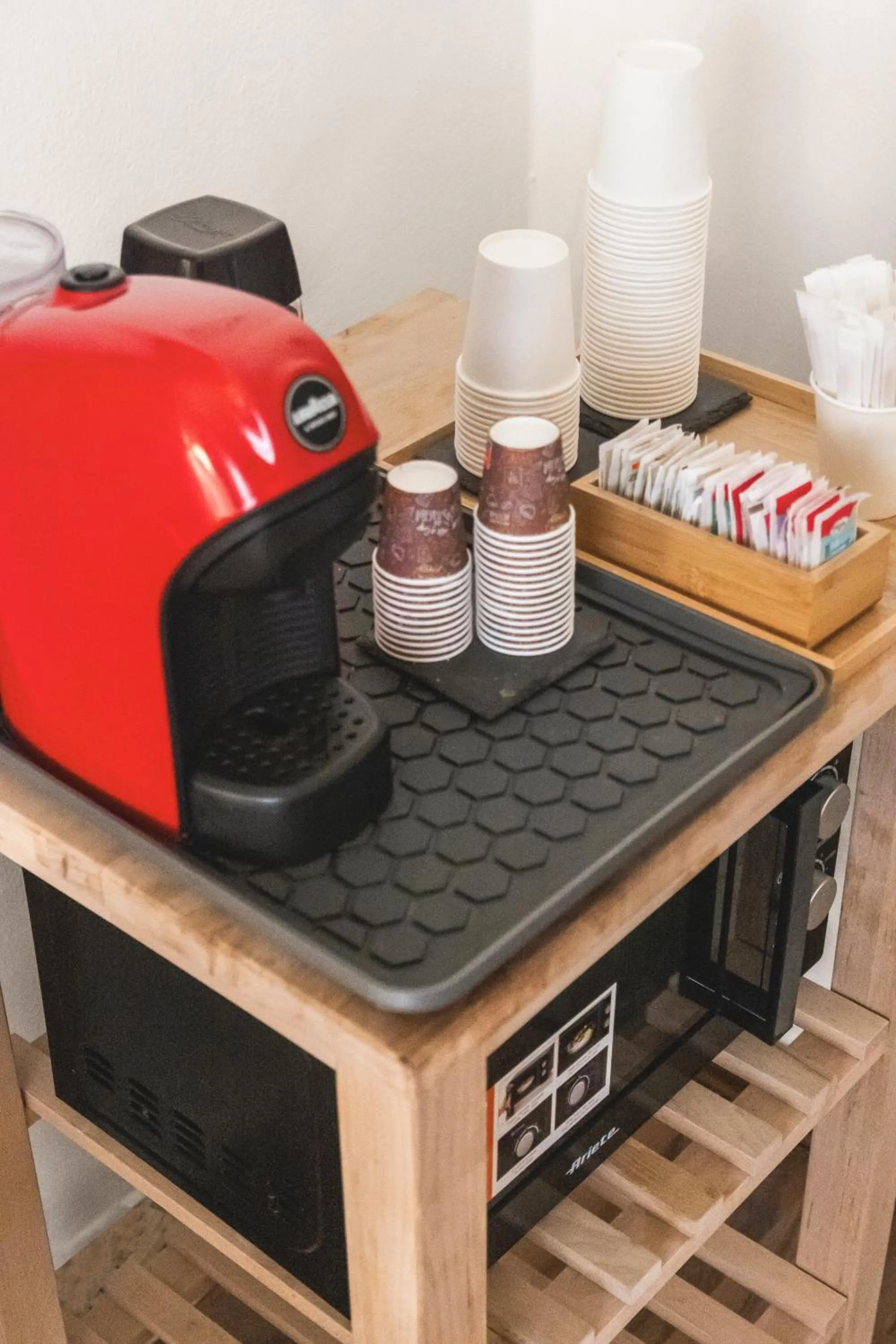 Coffee/tea facilities in Dante Suites