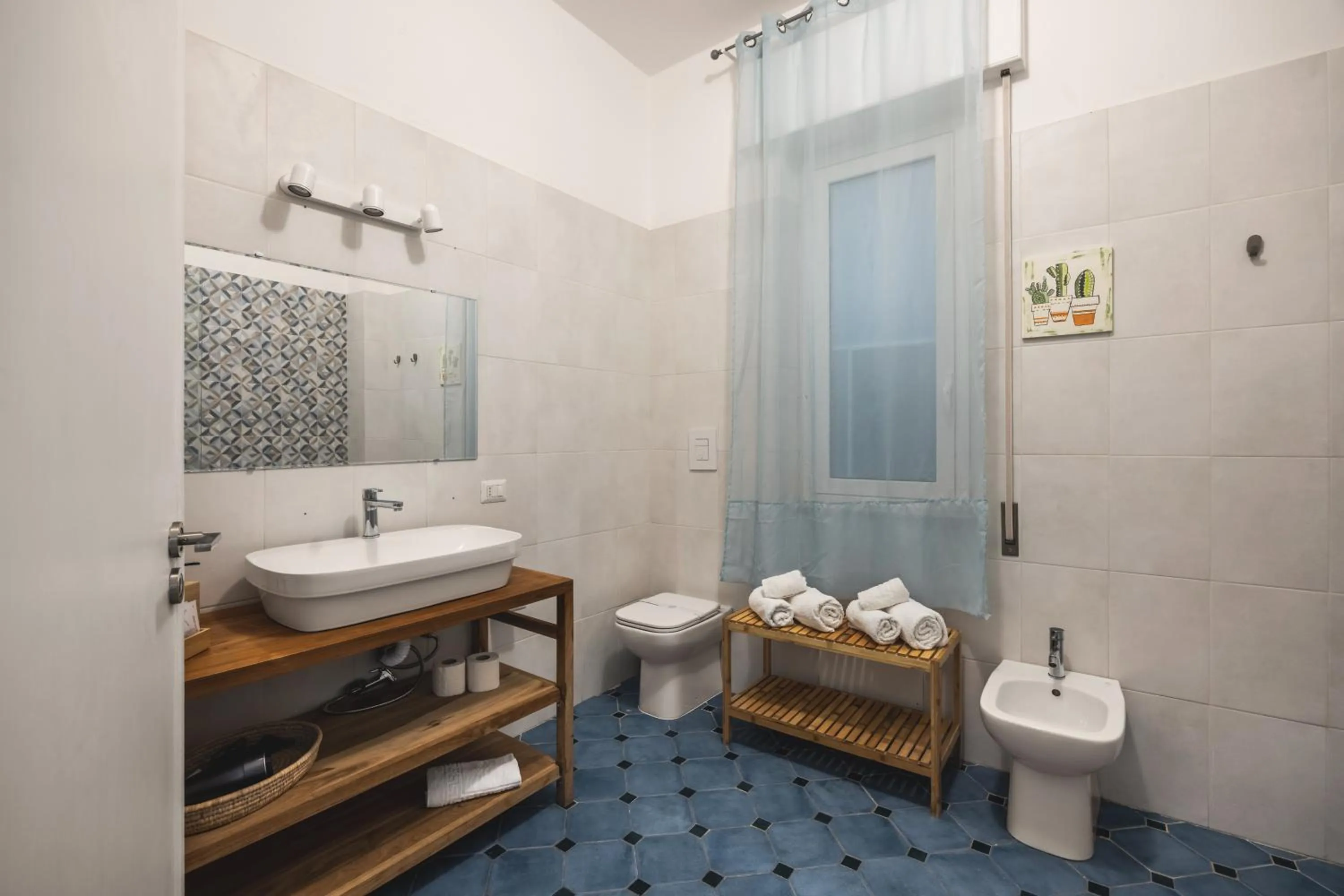 Toilet in Dante Suites