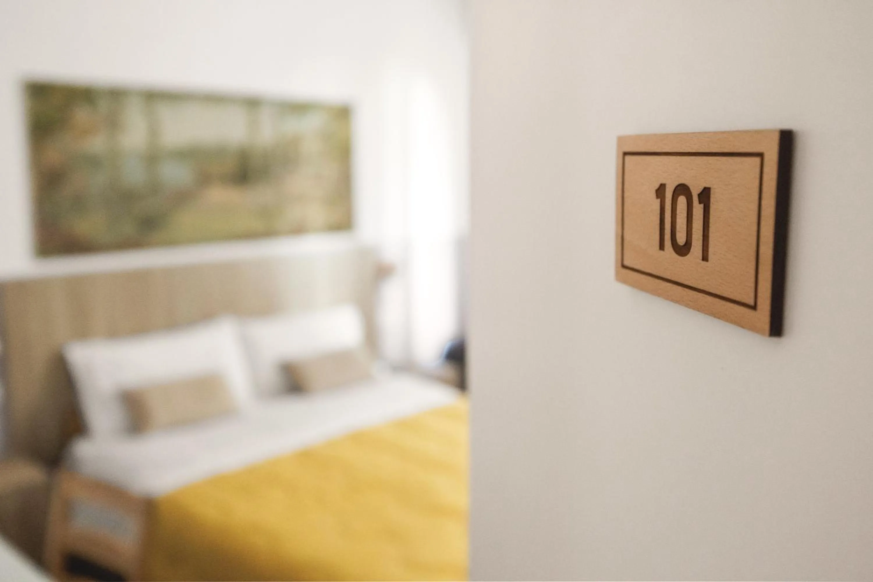 Bedroom, Bed in Dante Suites