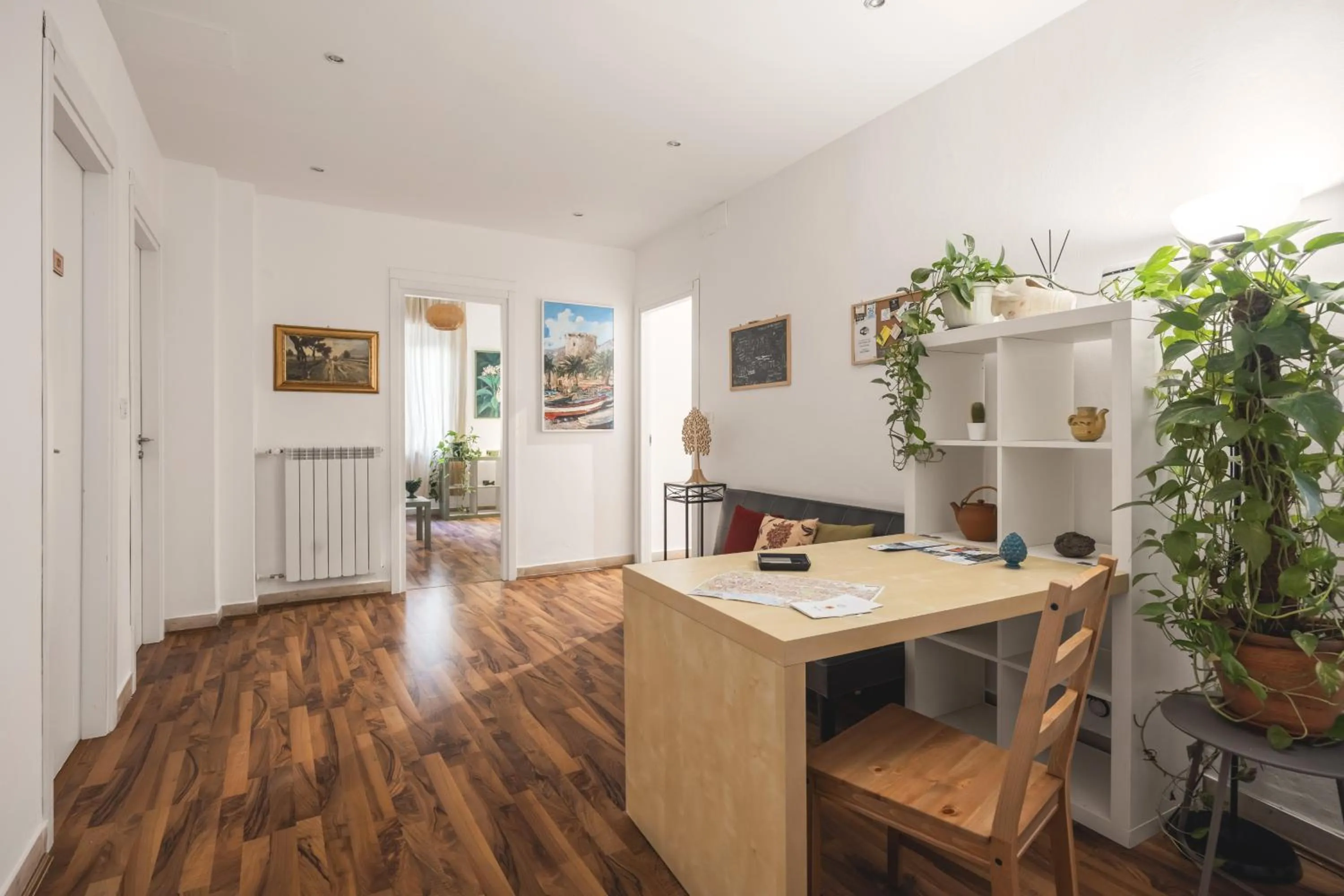 Communal lounge/ TV room in Dante Suites