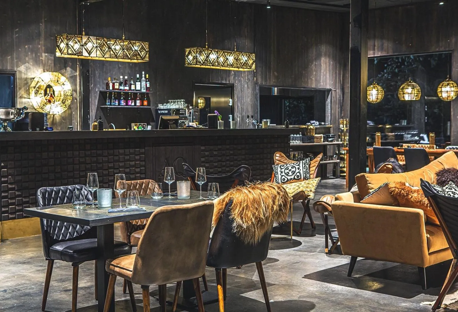 Restaurant/places to eat in Aurora Queen Resort Igloos