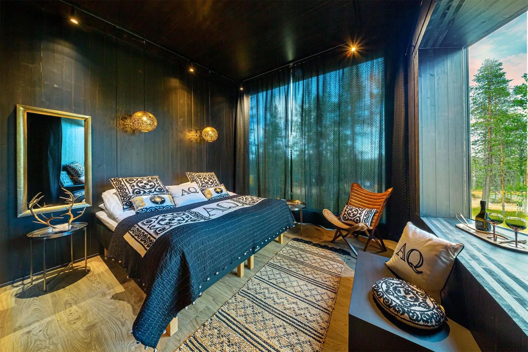 Bed in Aurora Queen Resort Igloos