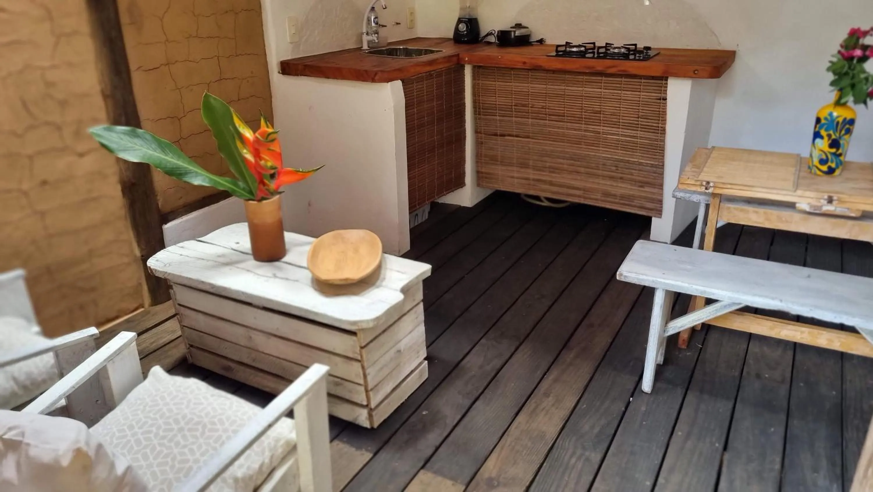 Kitchen or kitchenette in Casa Namoa Pousada