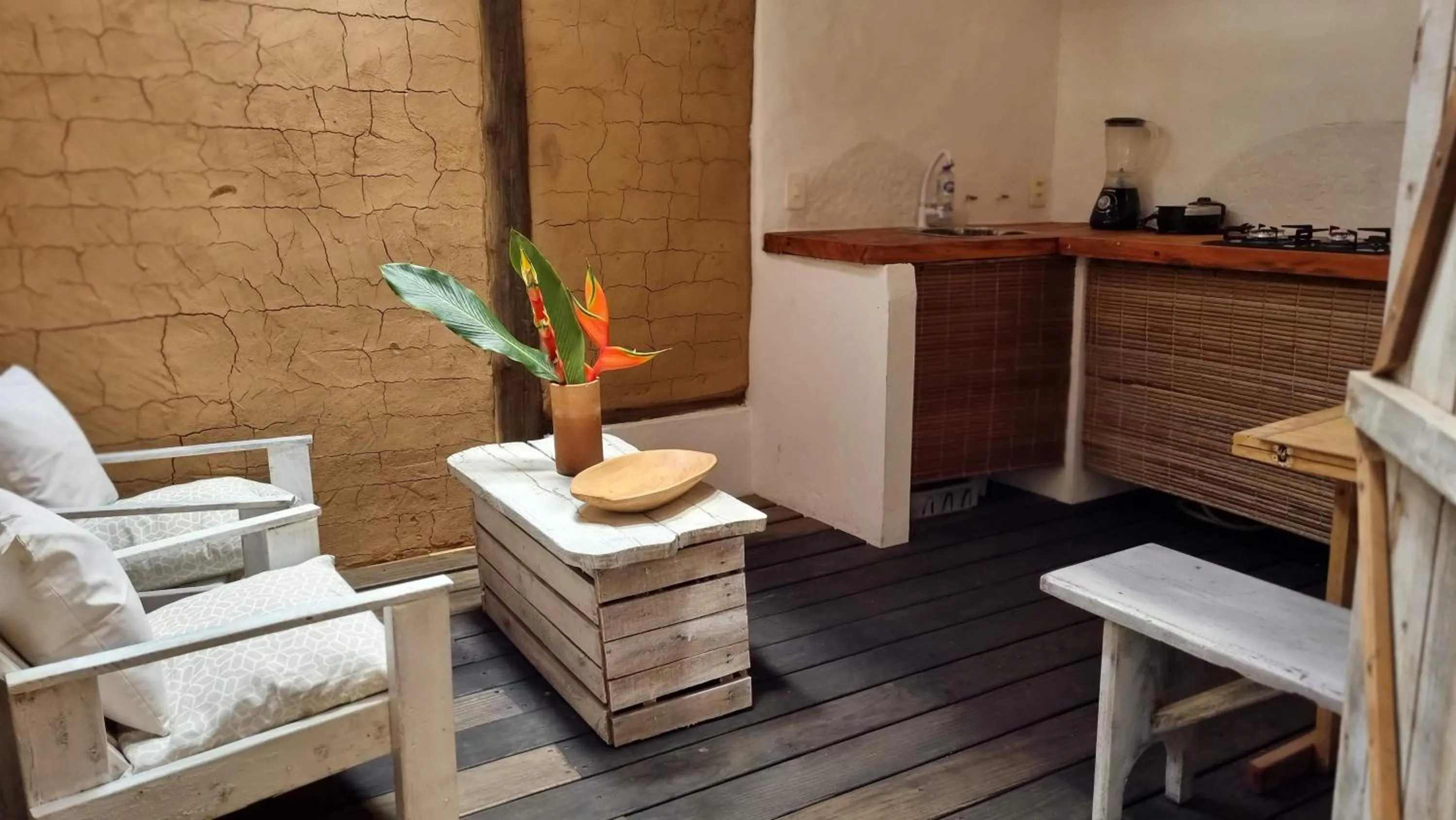 Kitchen or kitchenette in Casa Namoa Pousada