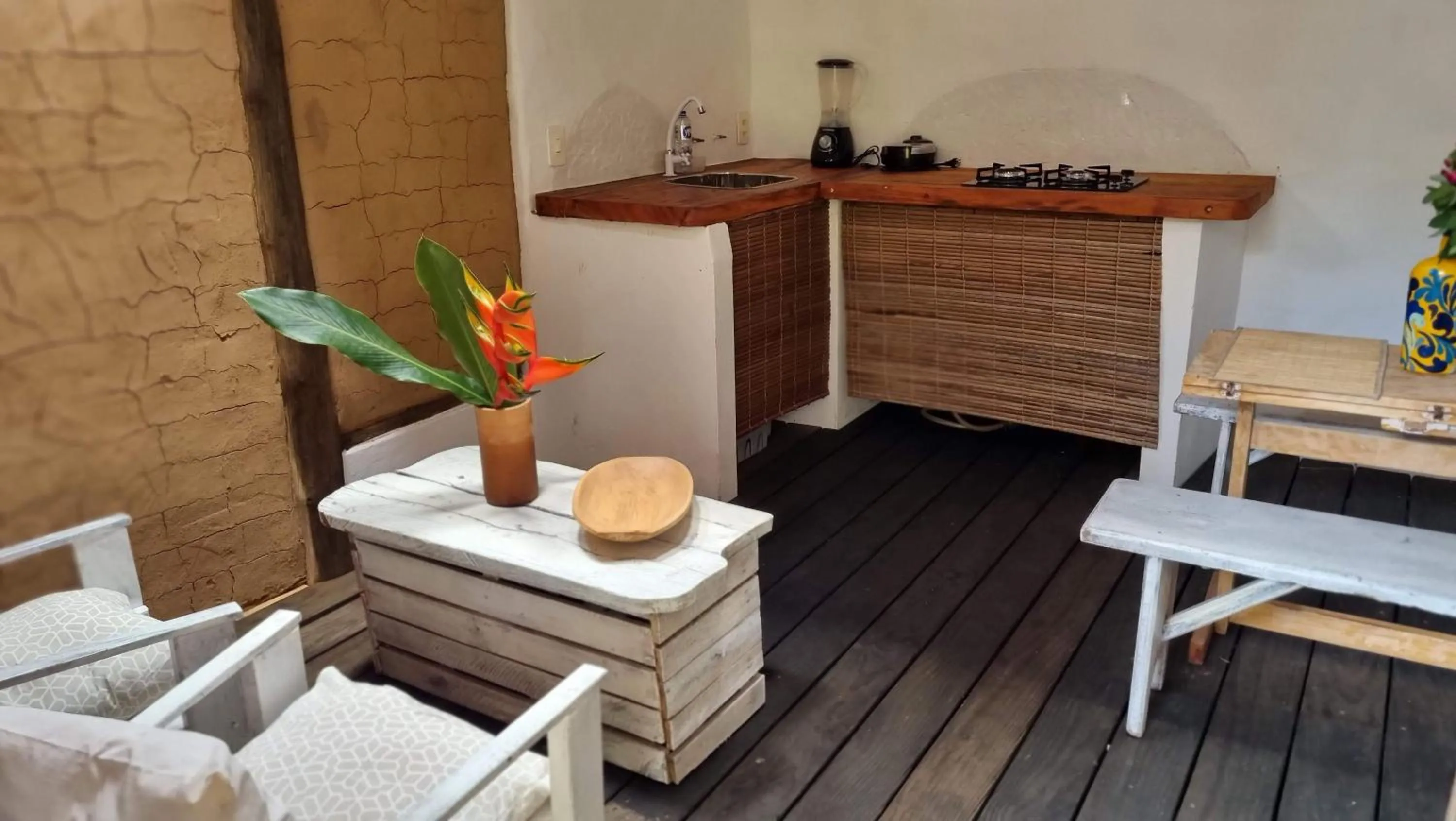 Kitchen or kitchenette in Casa Namoa Pousada