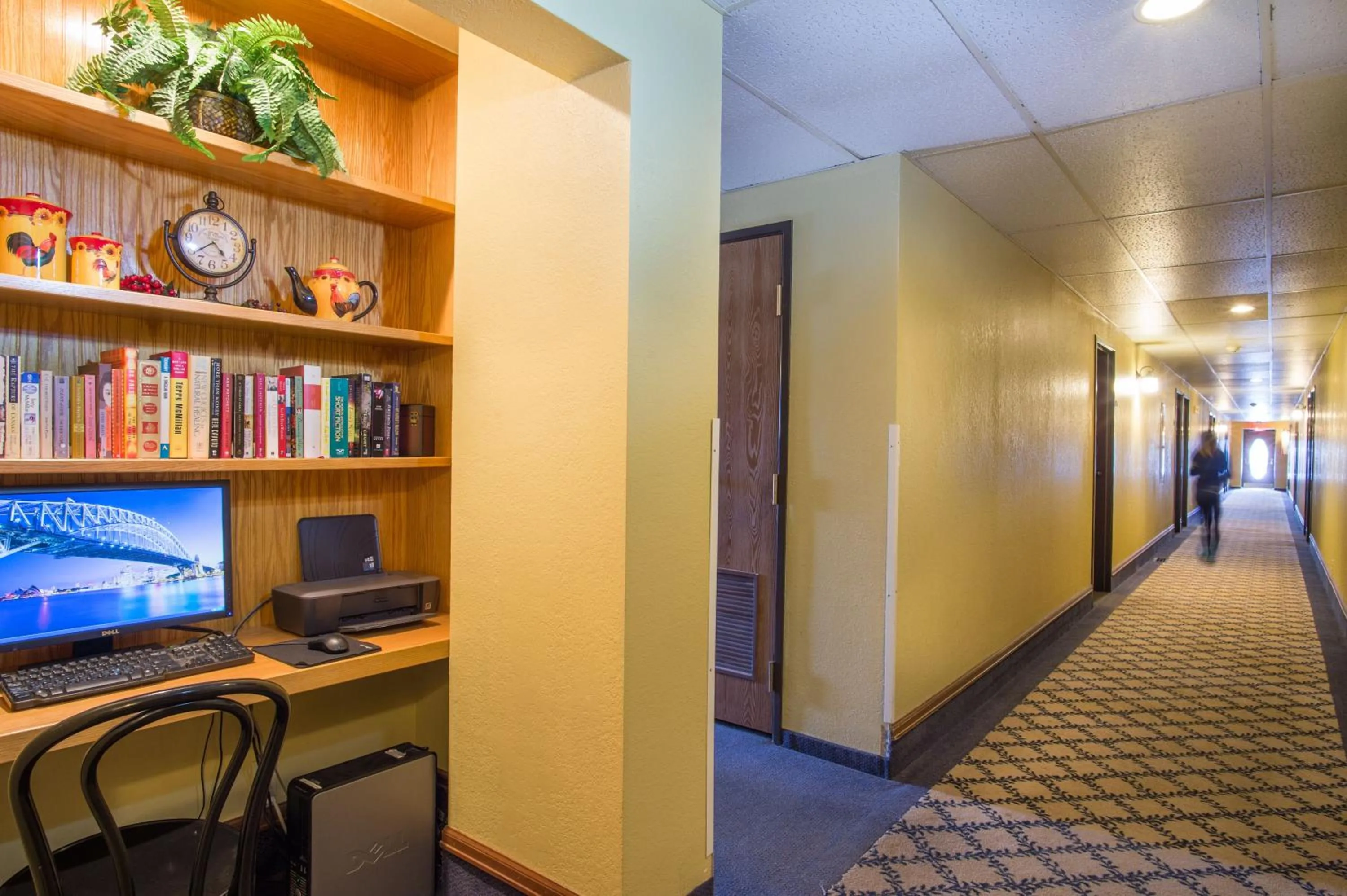 Library in Old Town Inn