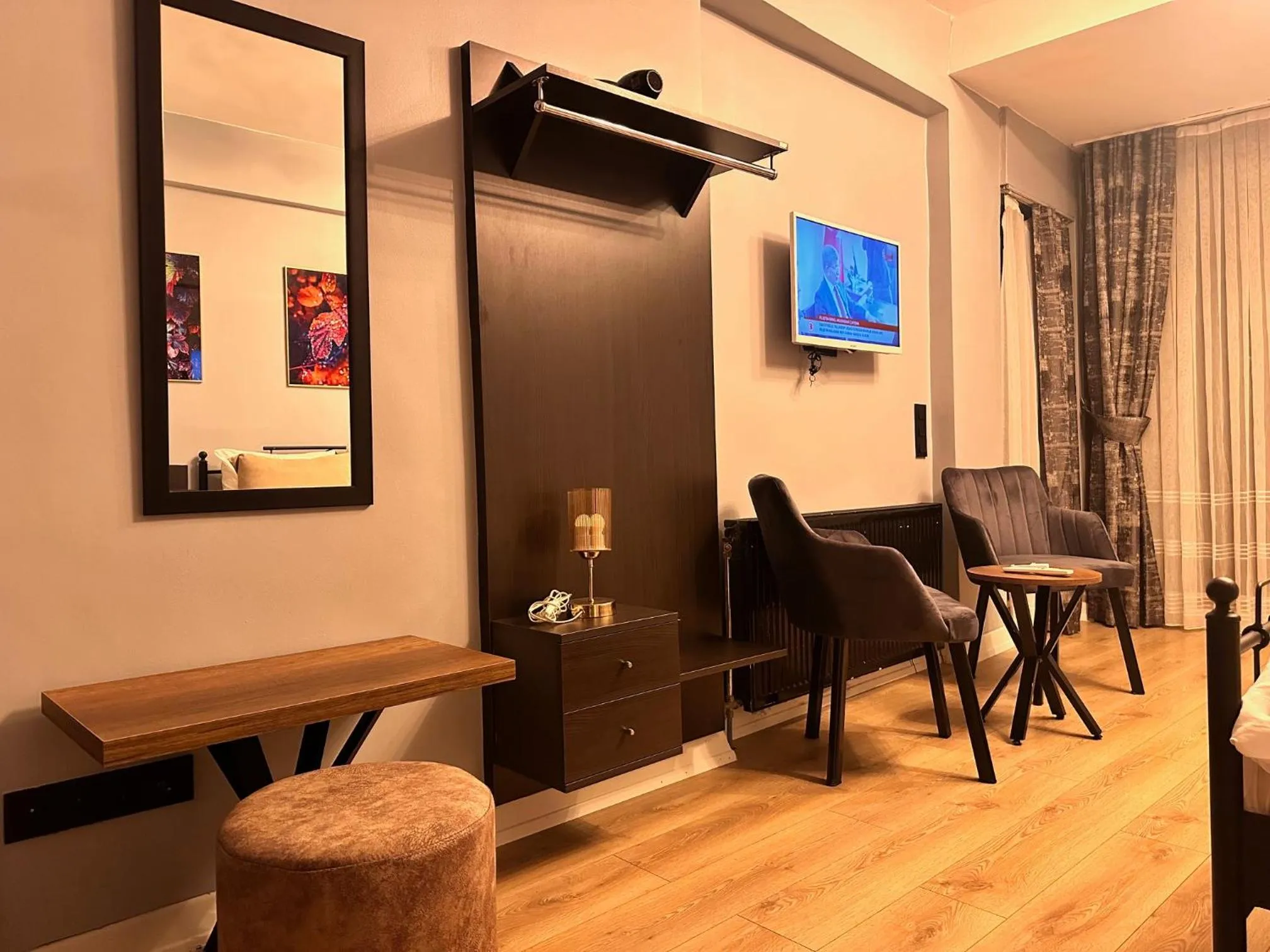 Communal lounge/ TV room in TAKSiM PARK HOTEL