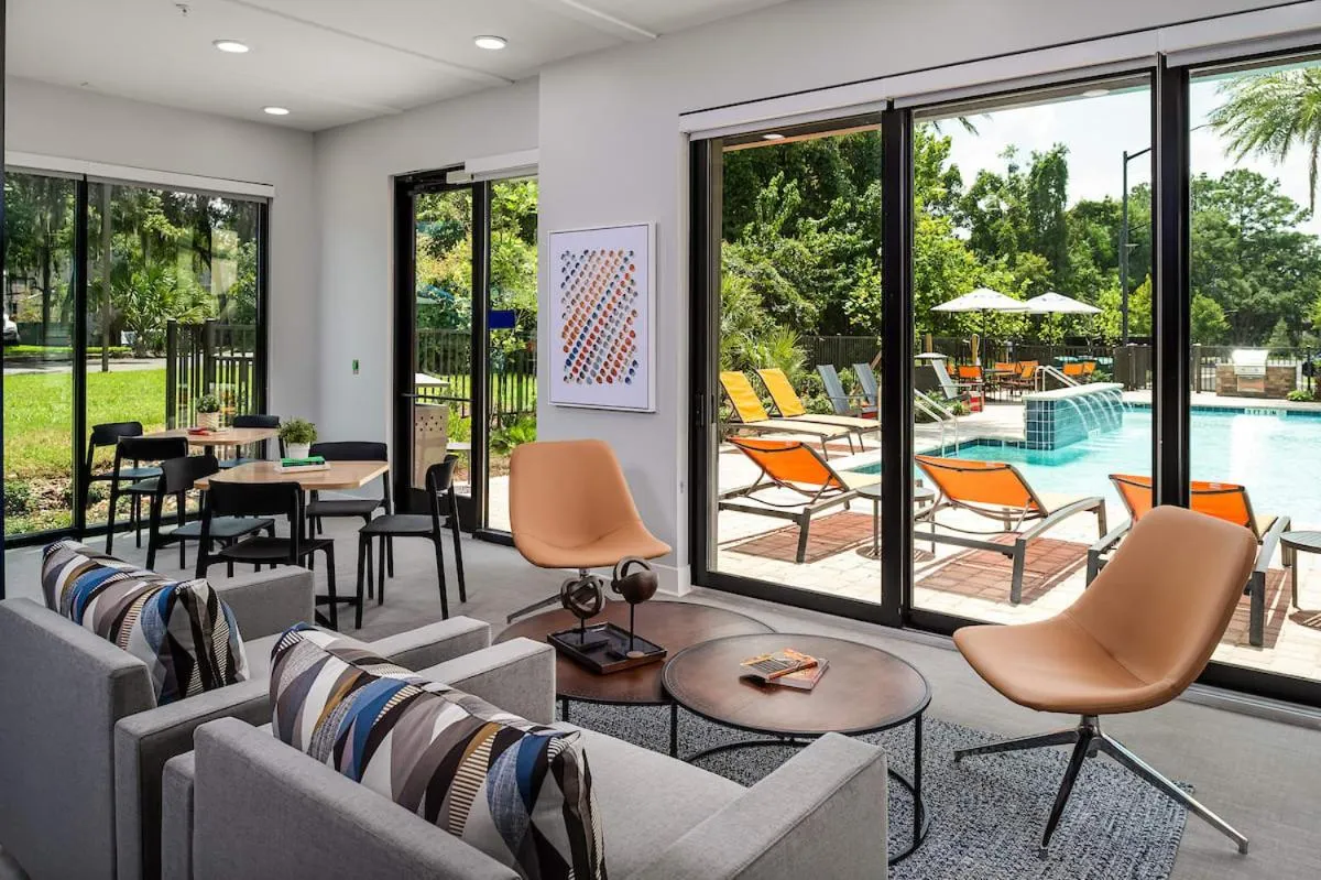 Deluxe One Bedroom Apartment