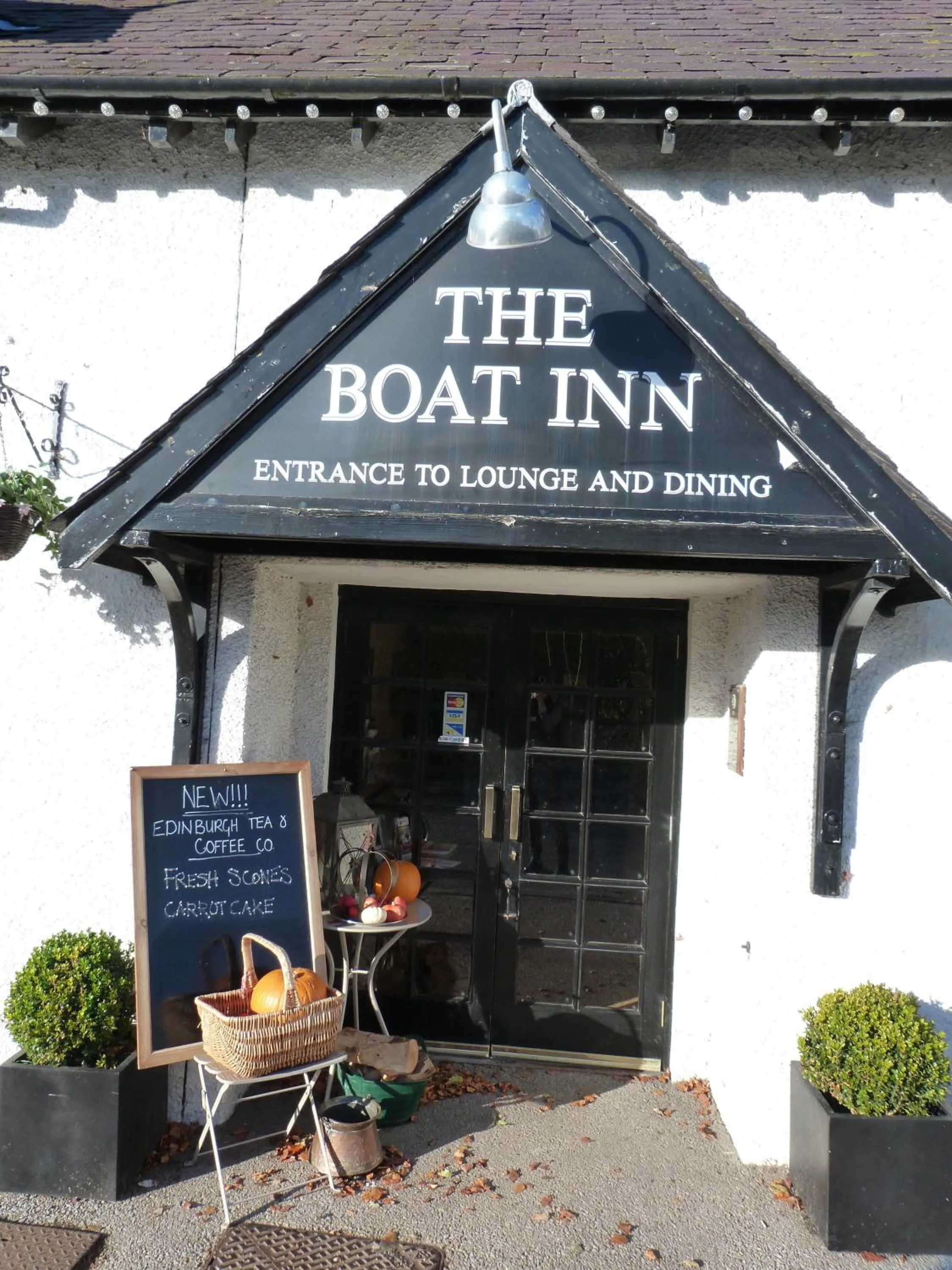Facade/entrance in The Boat Inn