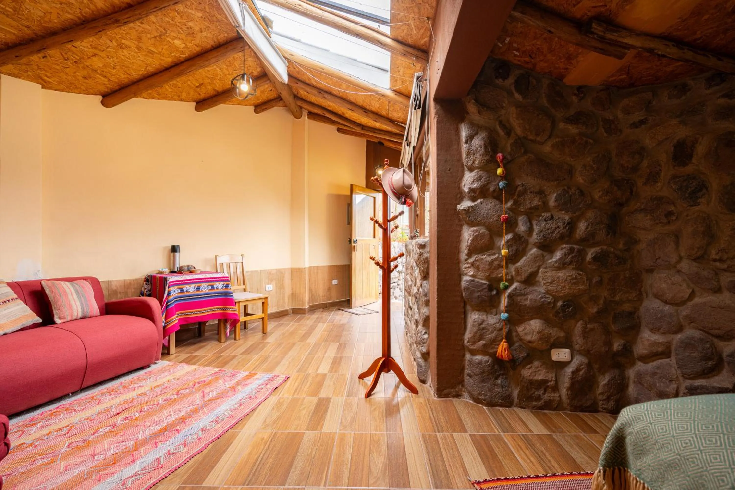 Living room, Bed in Unuwasi Hotel & Villa