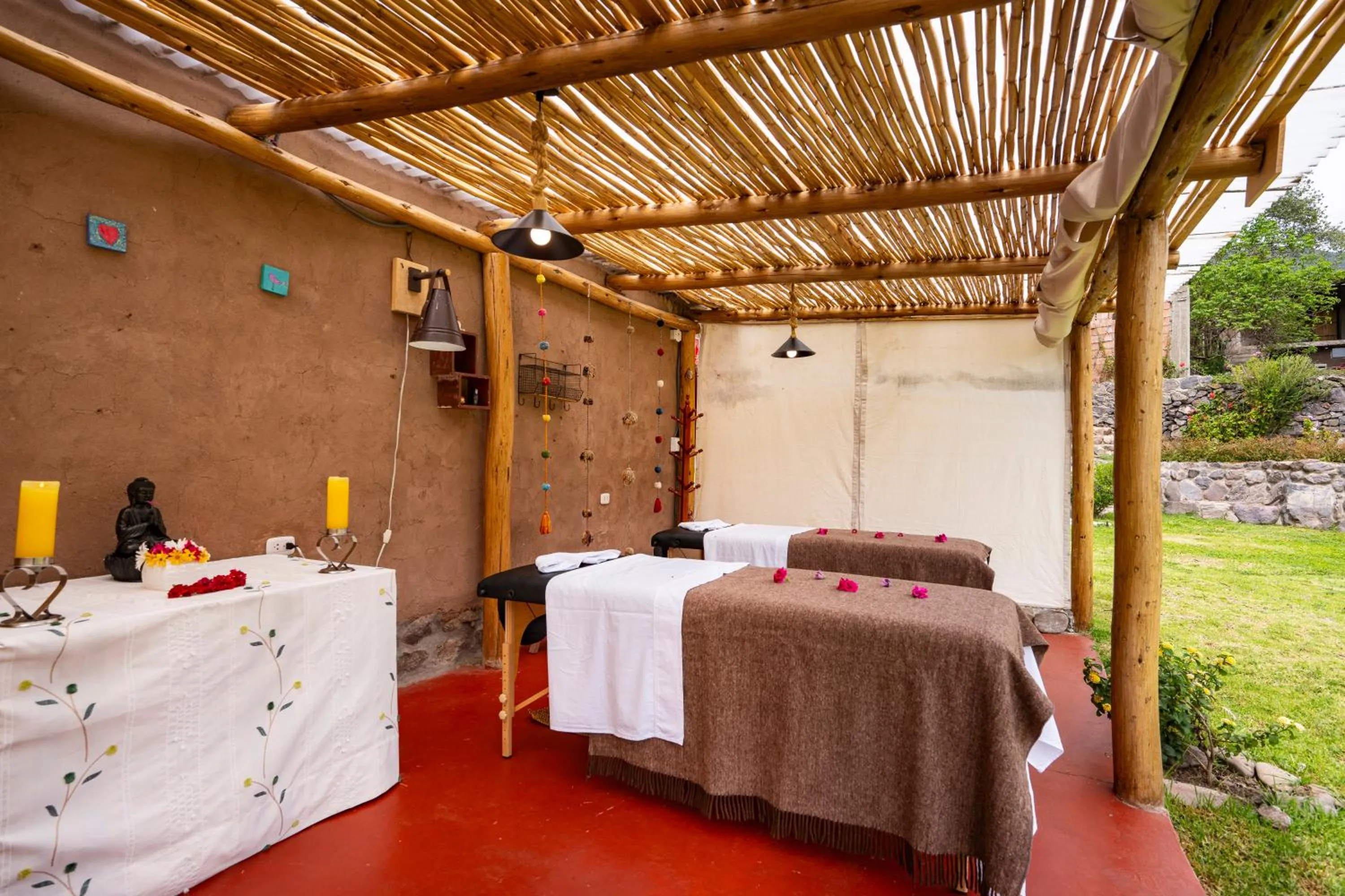 Massage in Unuwasi Hotel & Villa