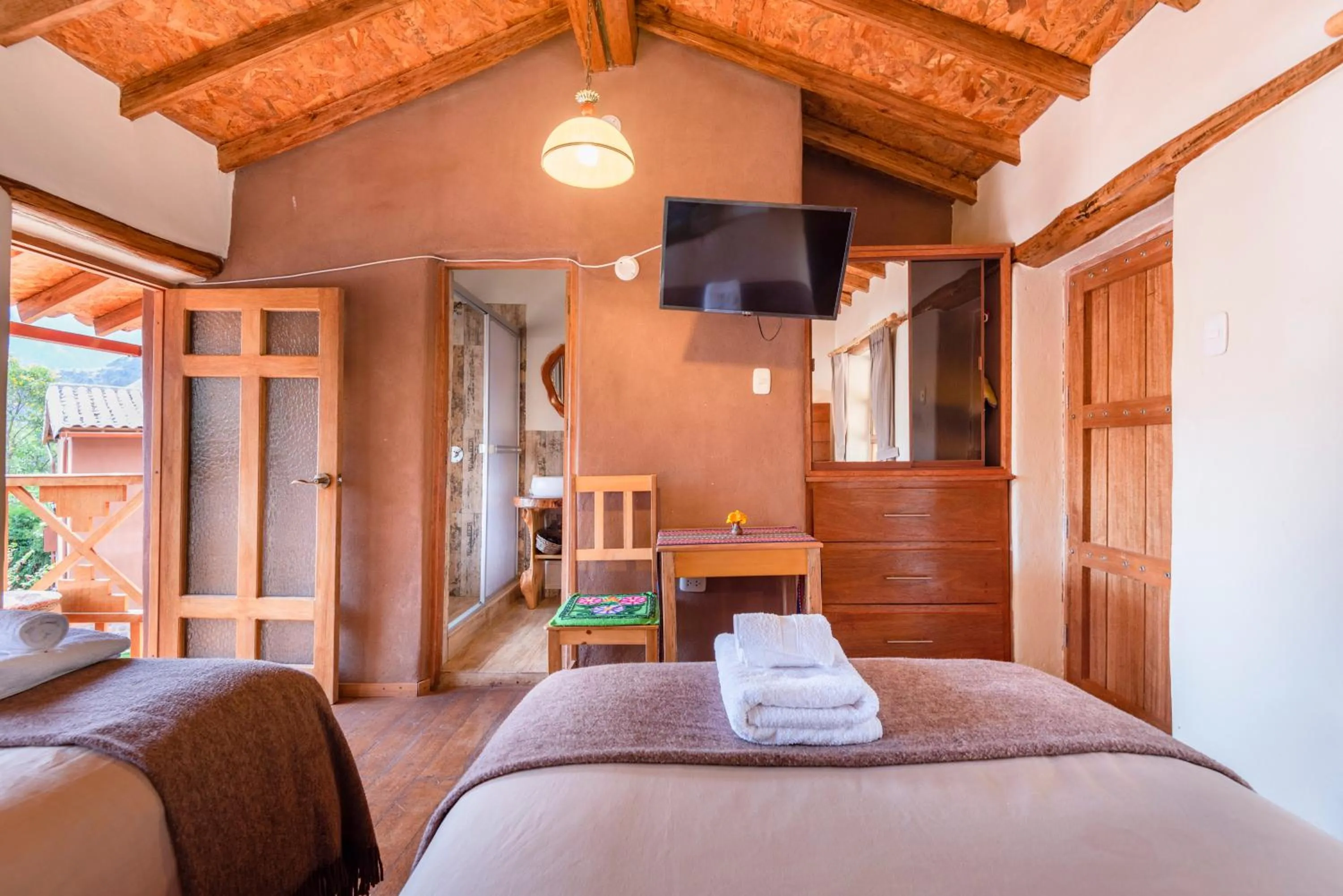 Garden view, Bed in Unuwasi Hotel & Villa