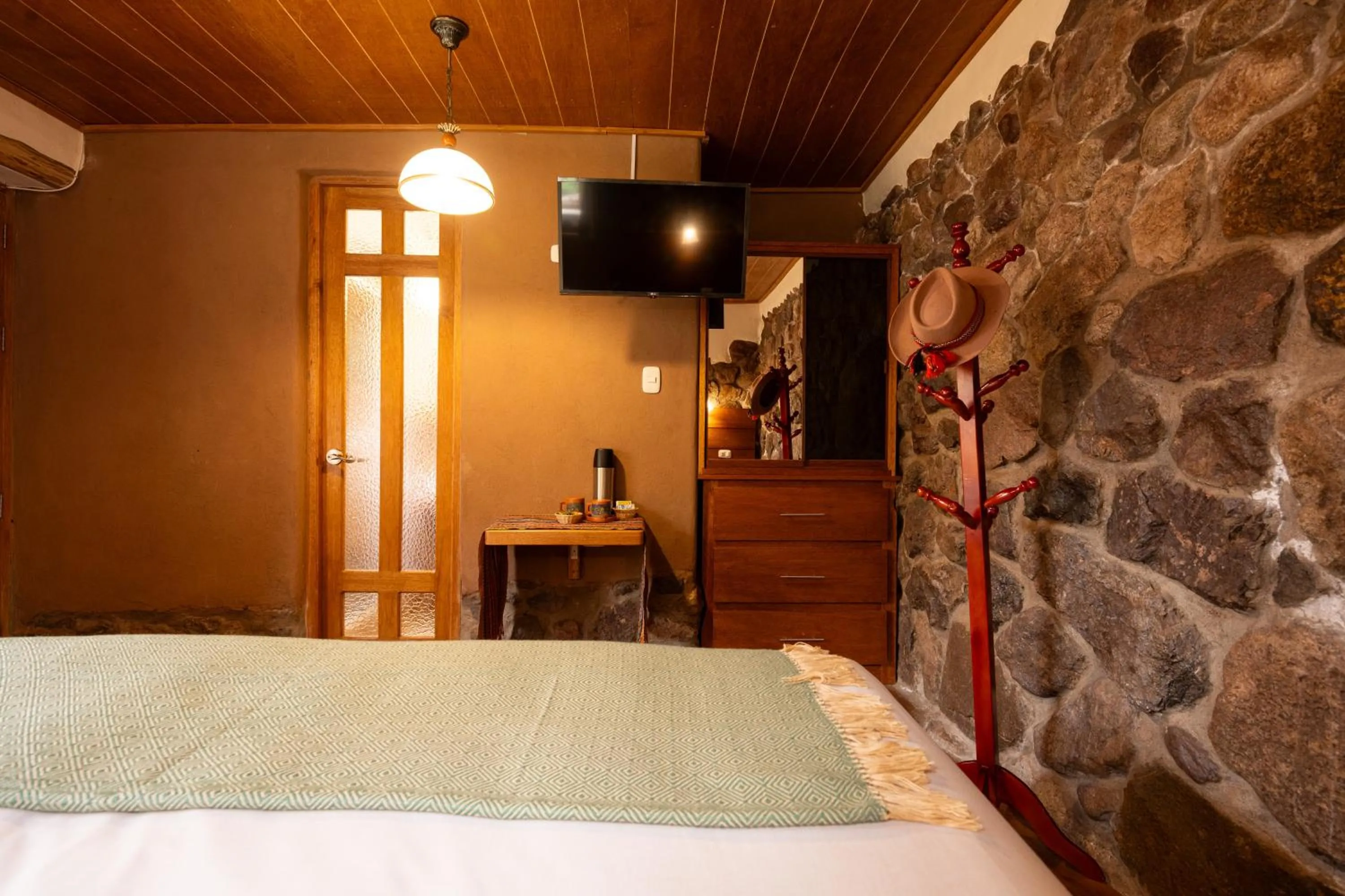 Bed in Unuwasi Hotel & Villa