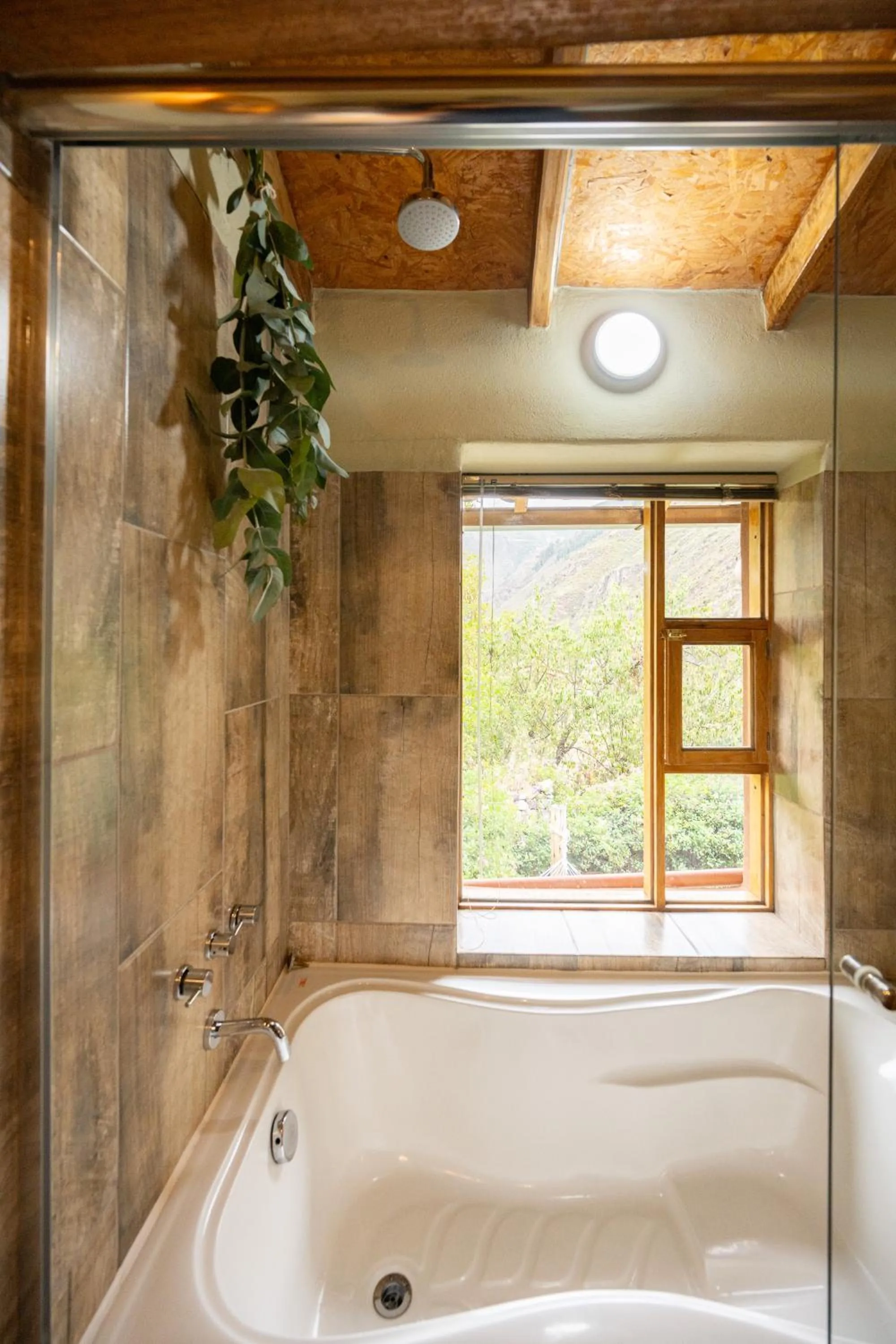 Shower in Unuwasi Hotel & Villa