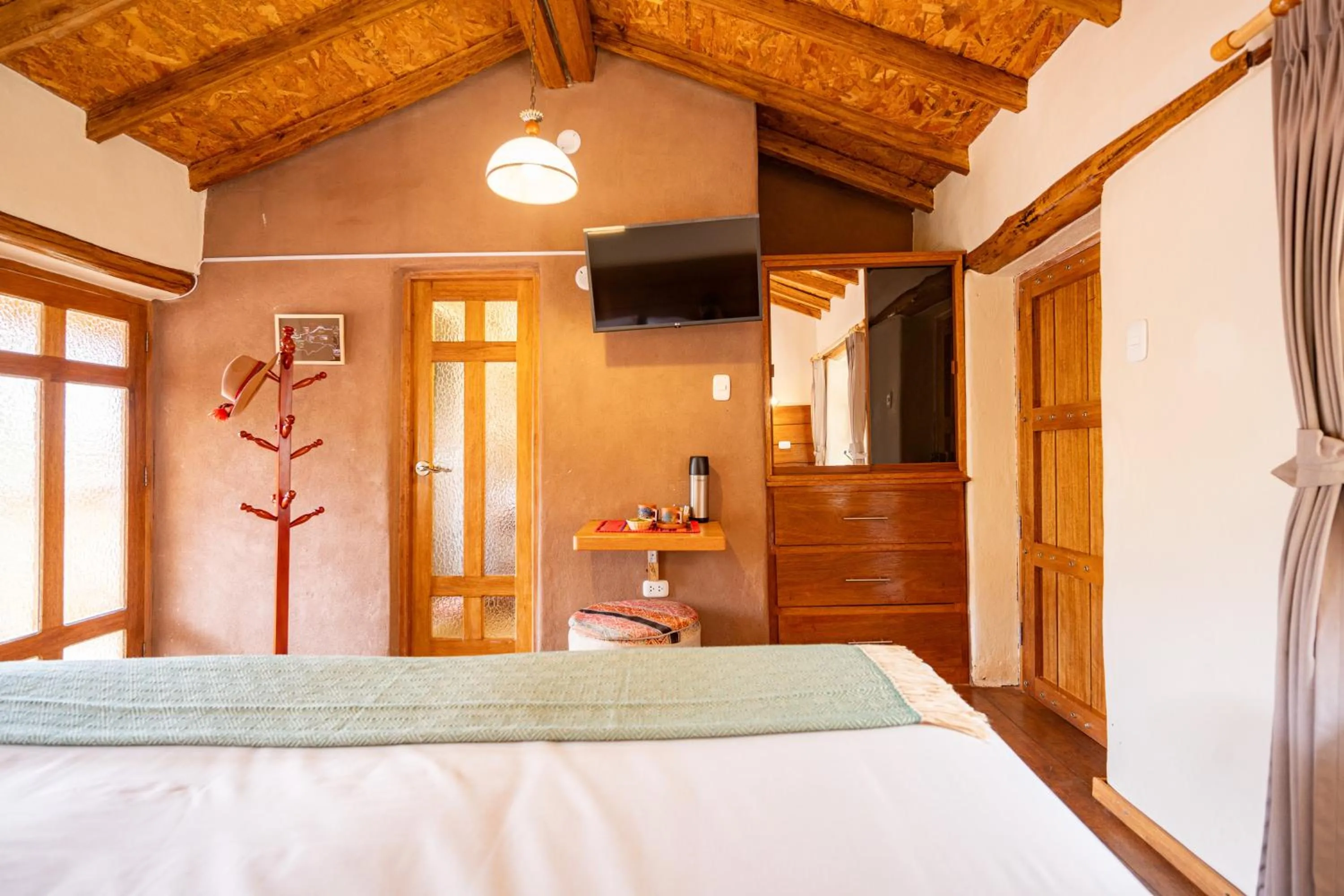 Bed in Unuwasi Hotel & Villa