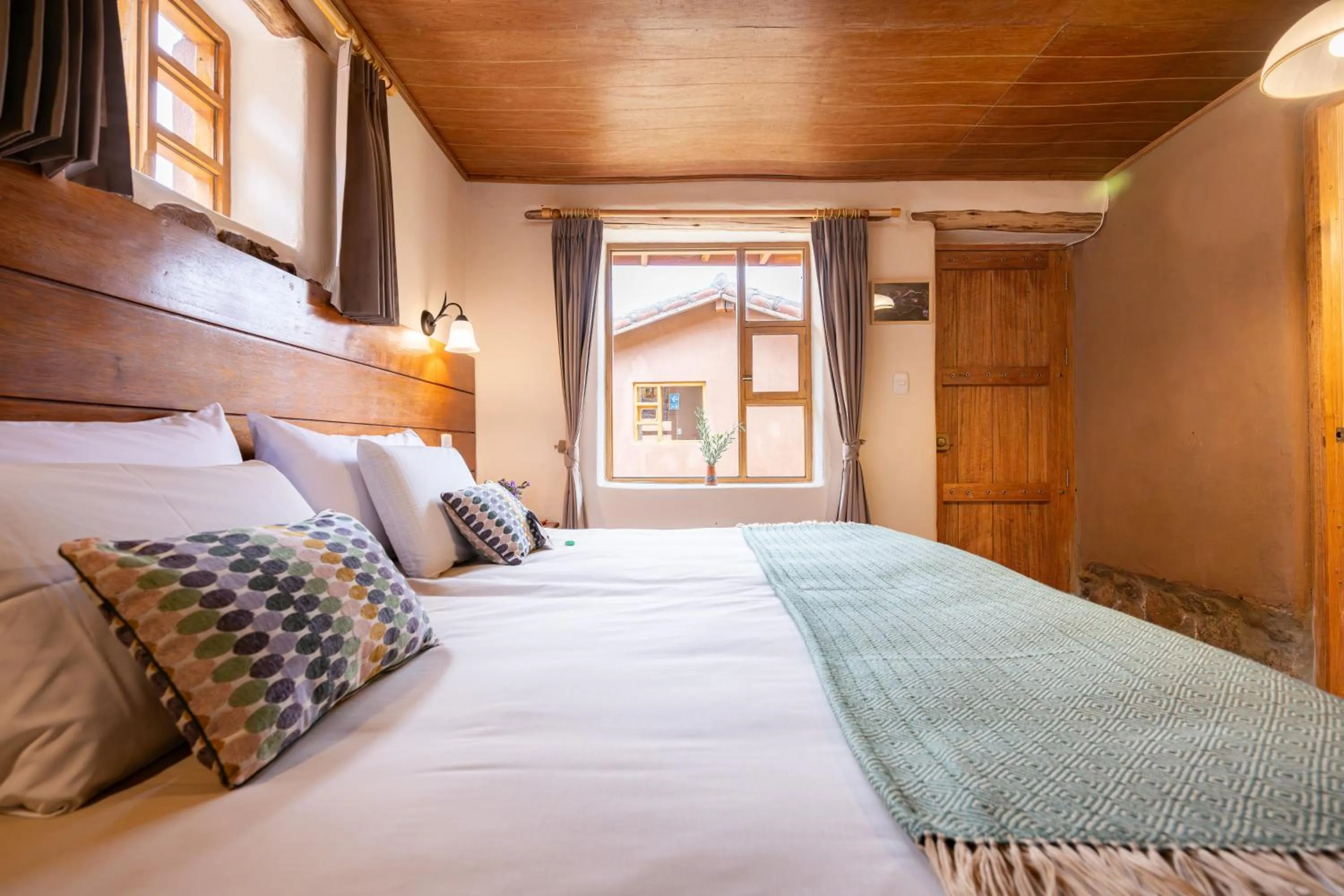 Bed in Unuwasi Hotel & Villa