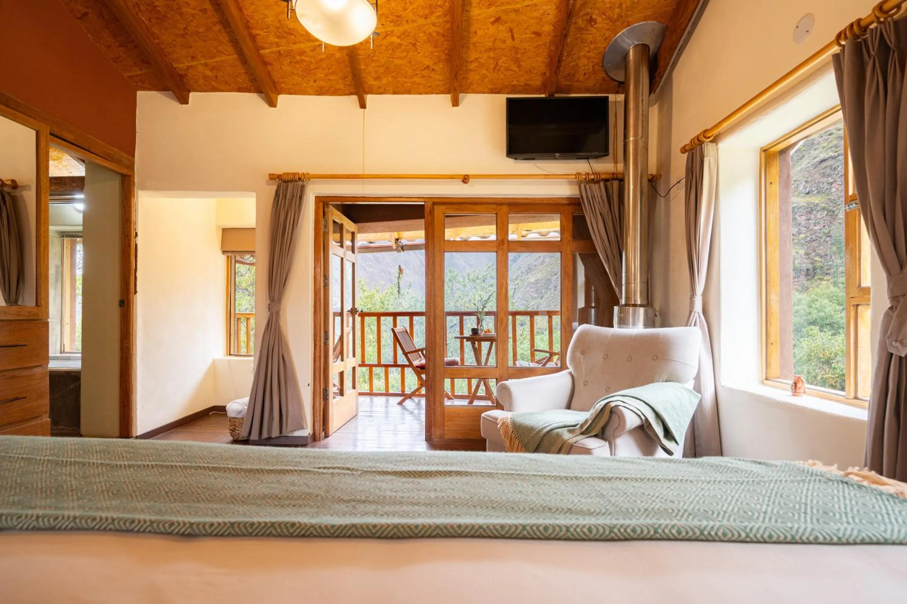 Bed in Unuwasi Hotel & Villa