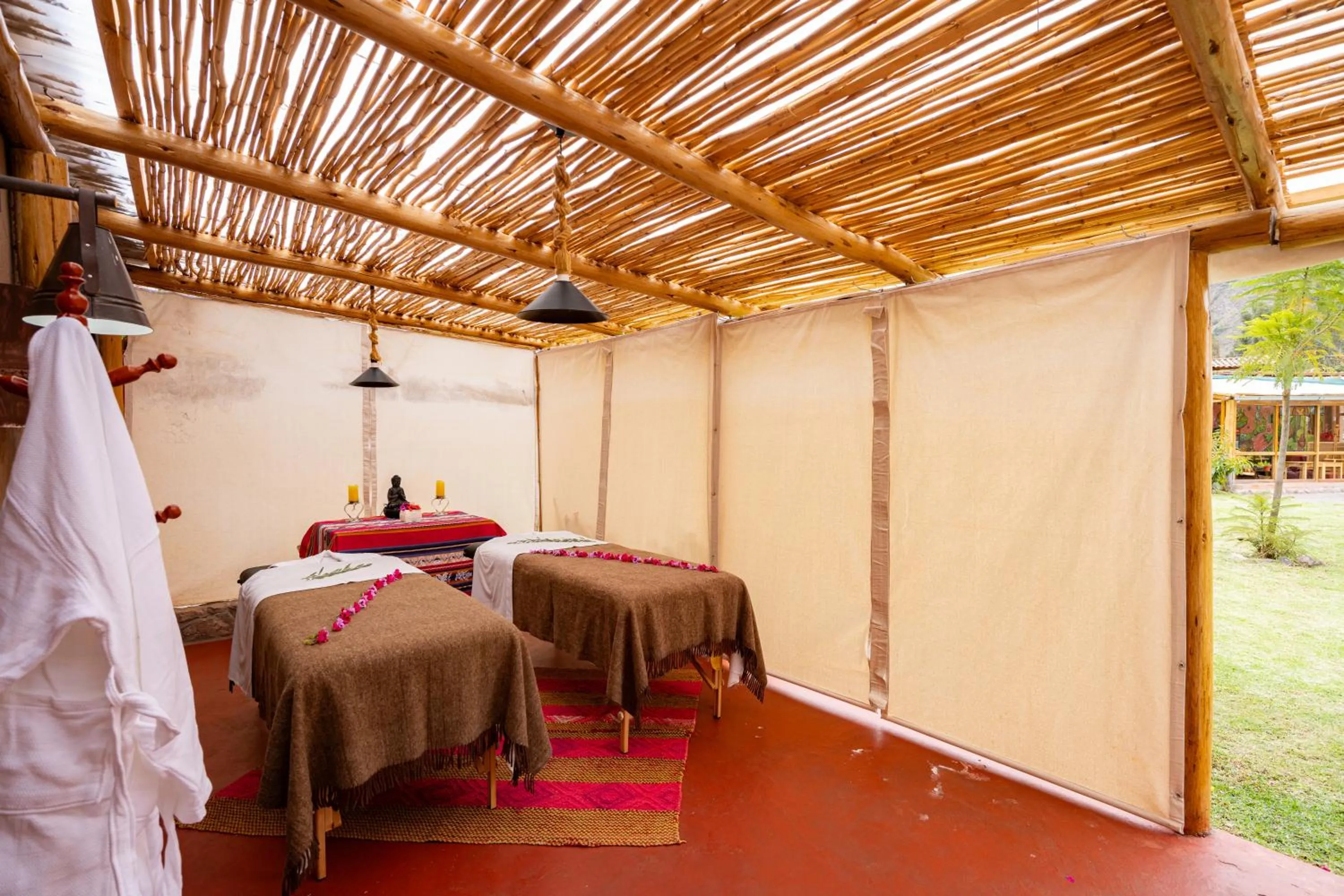 Massage in Unuwasi Hotel & Villa