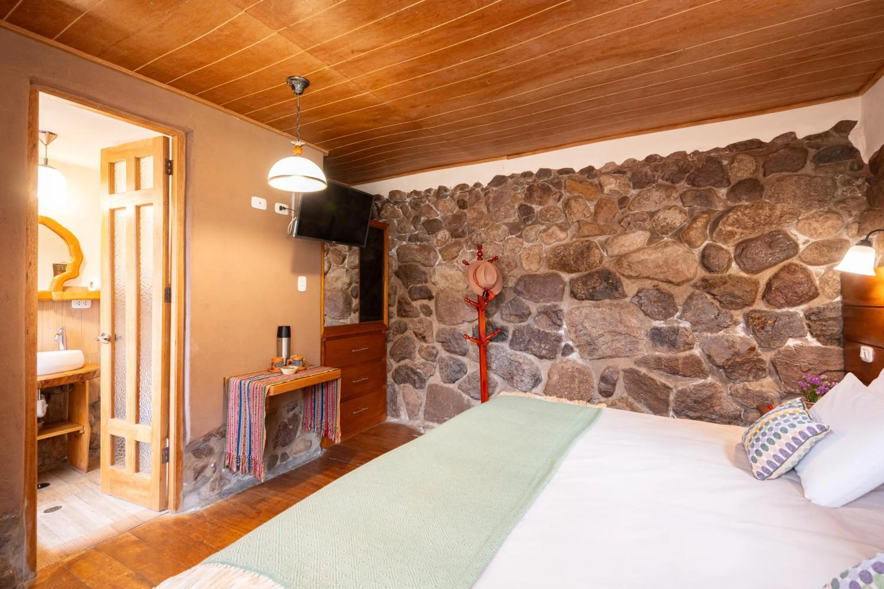 Photo of the whole room, Bed in Unuwasi Hotel & Villa