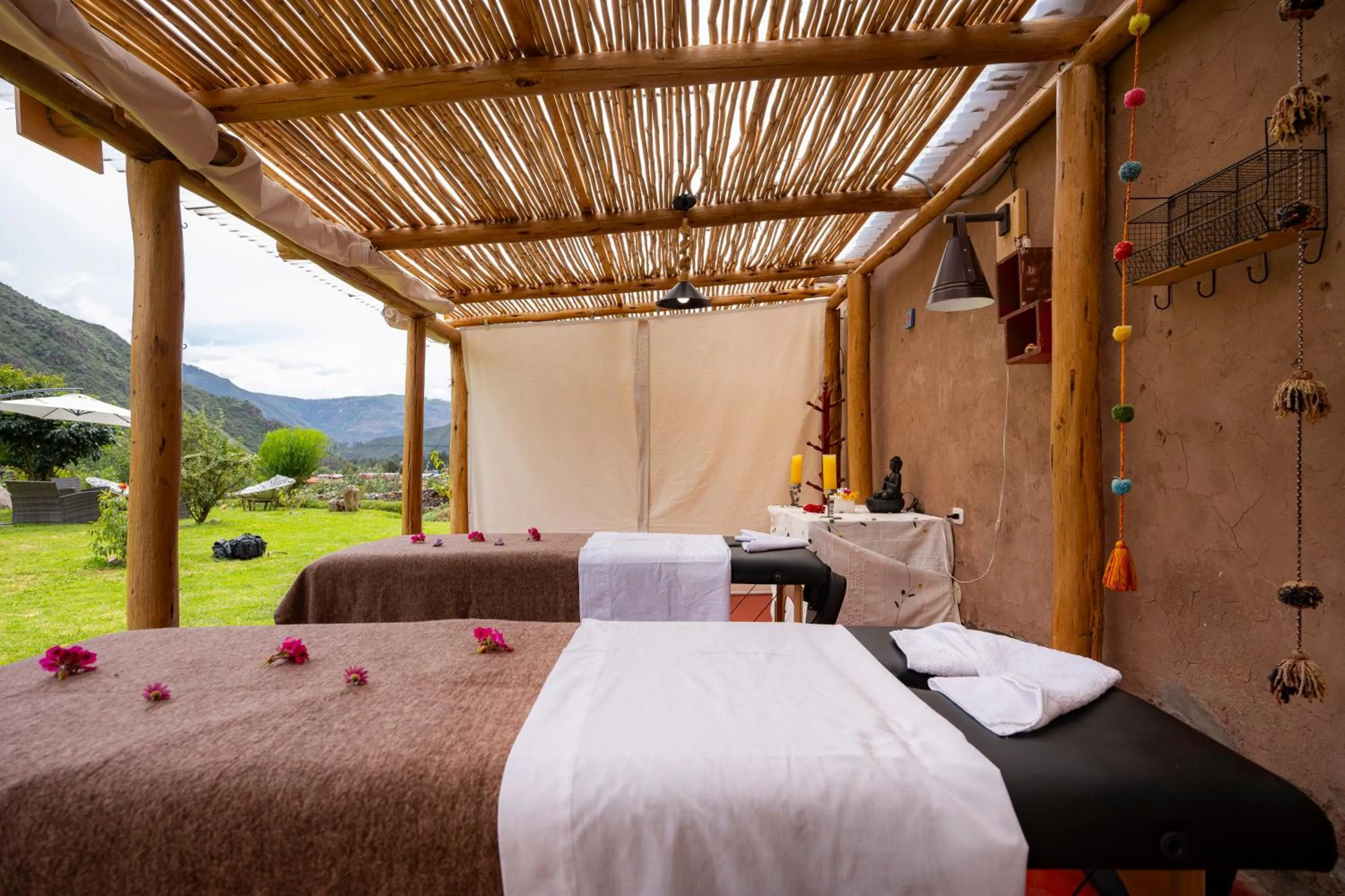 Off site, Bed in Unuwasi Hotel & Villa