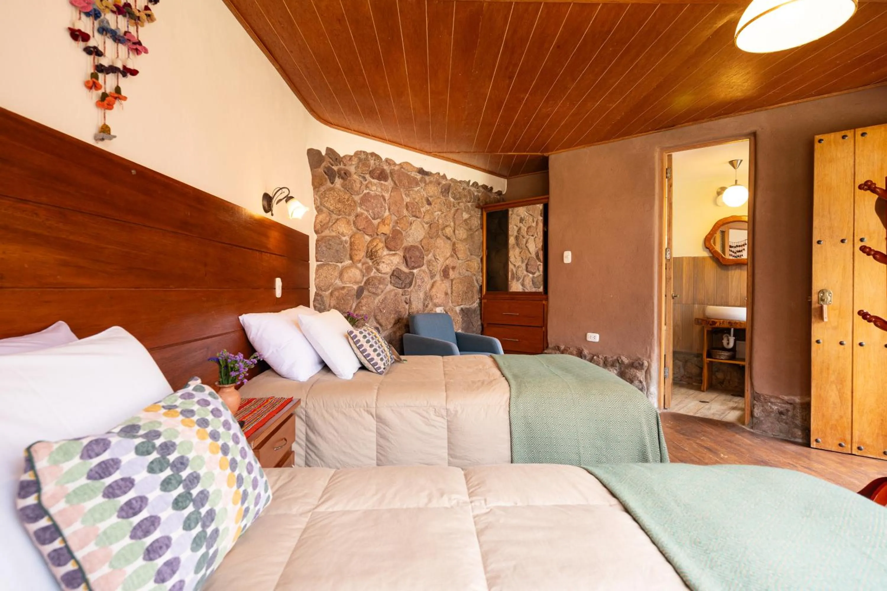 Bed in Unuwasi Hotel & Villa