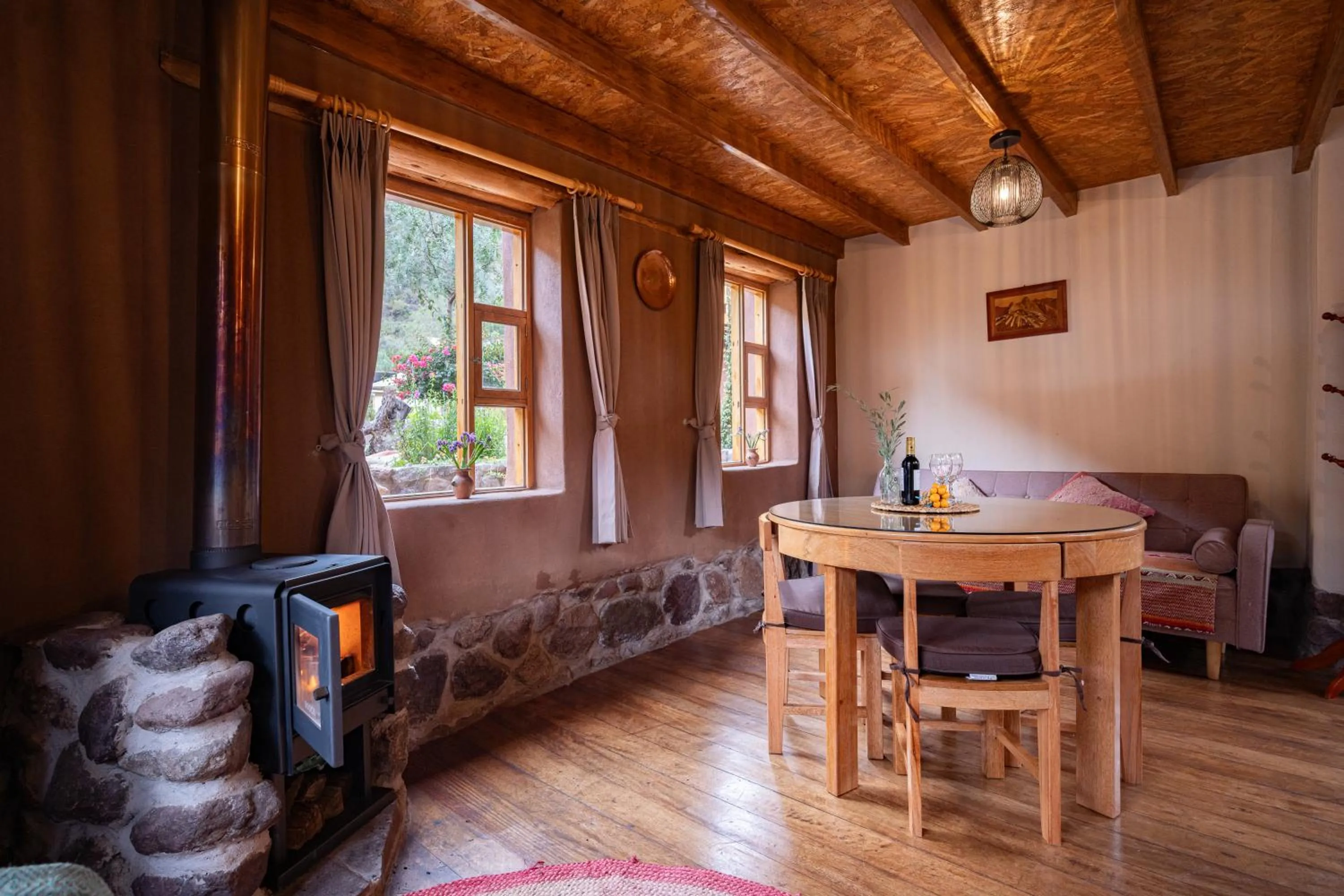 Dining area in Unuwasi Hotel & Villa