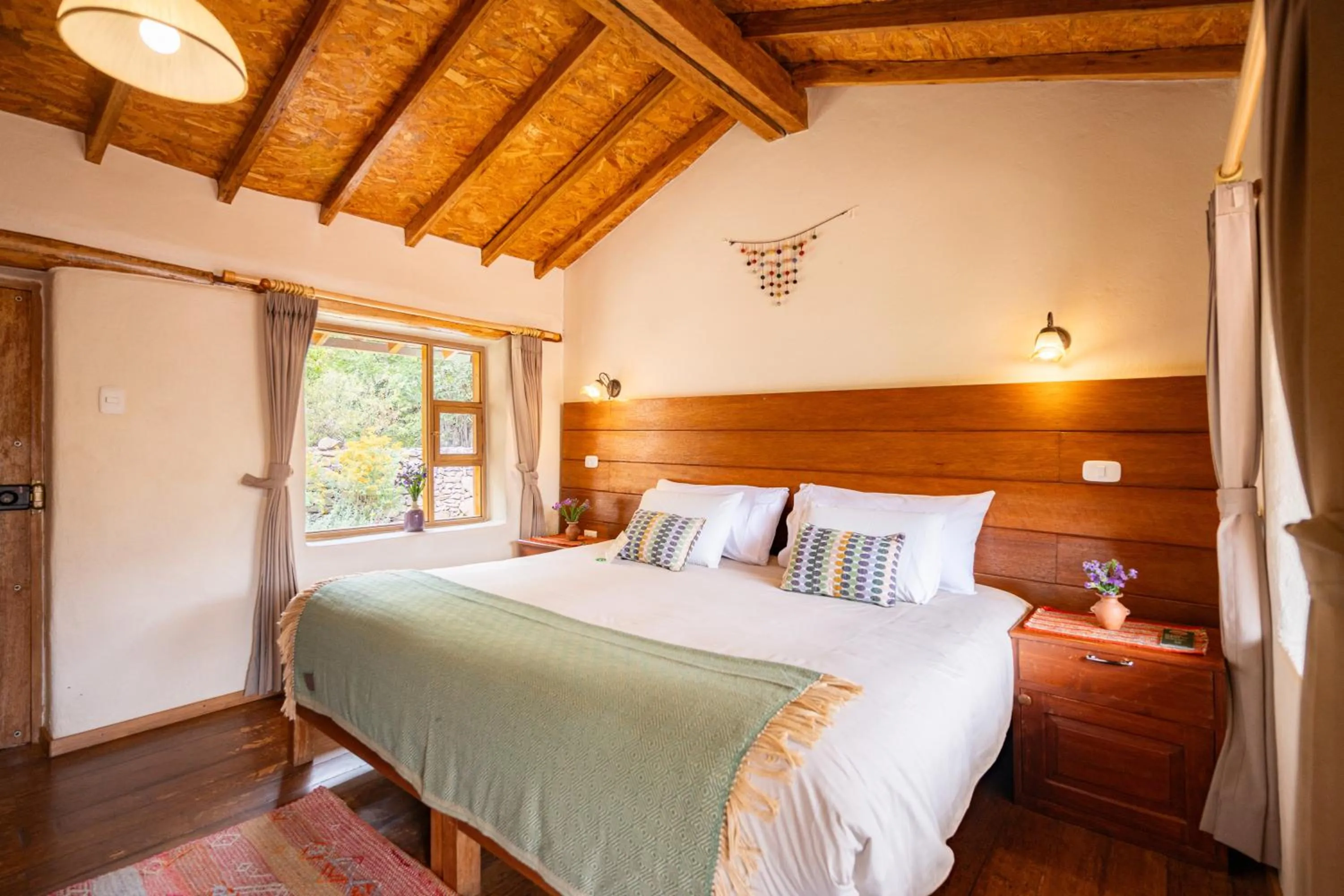 Bed in Unuwasi Hotel & Villa