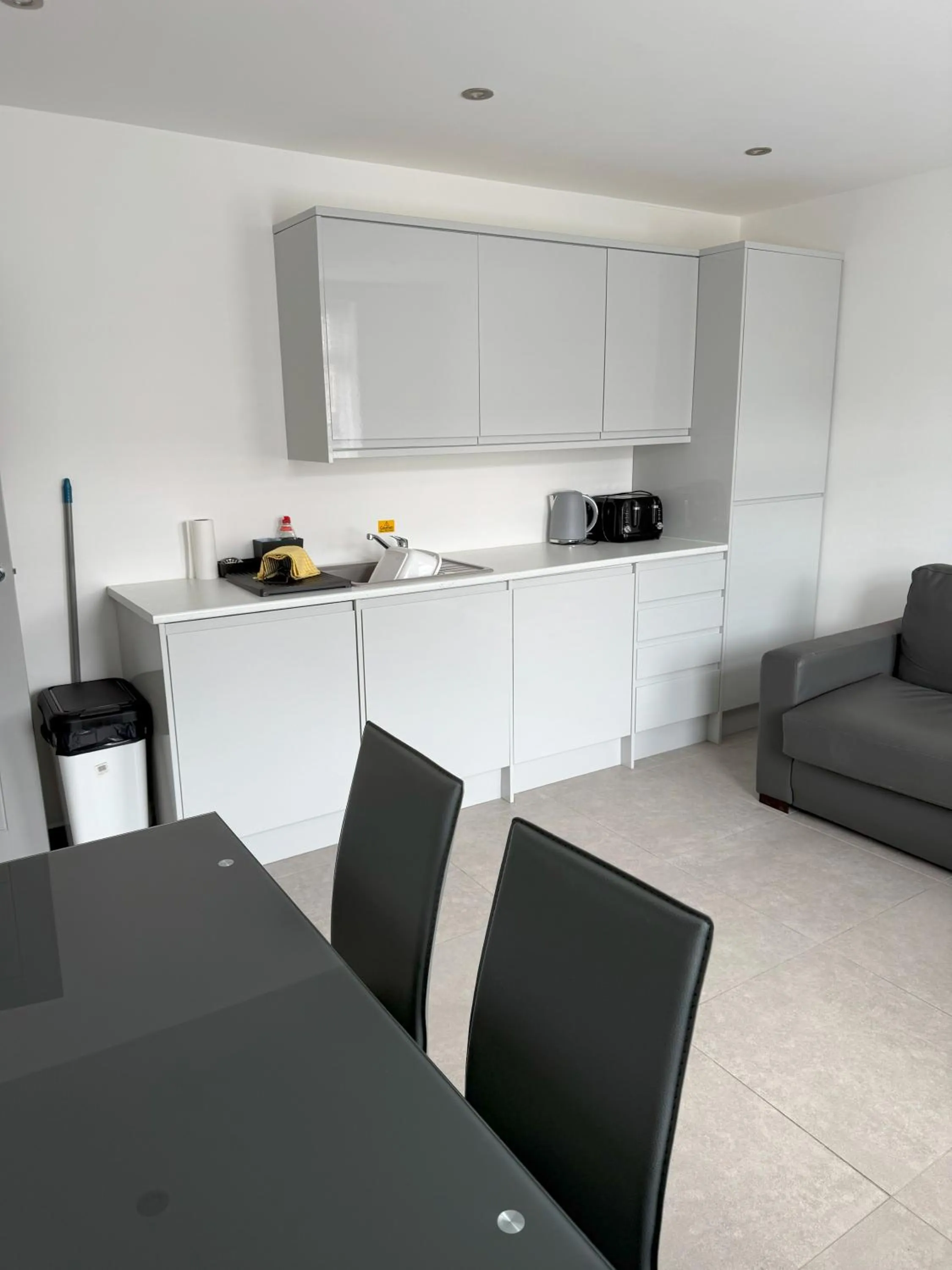 Kitchen or kitchenette in Coastal Plaza