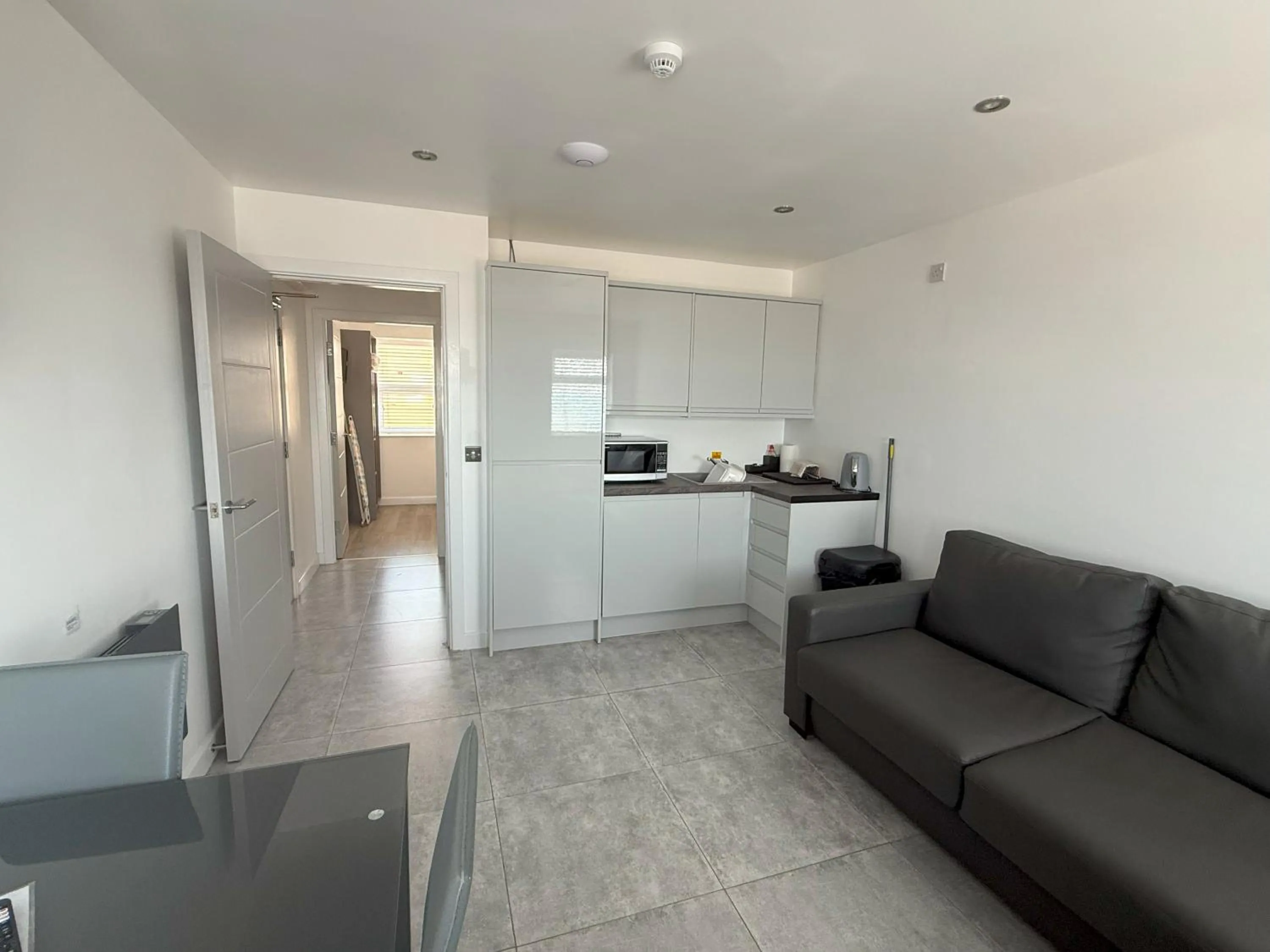 Kitchen or kitchenette in Coastal Plaza