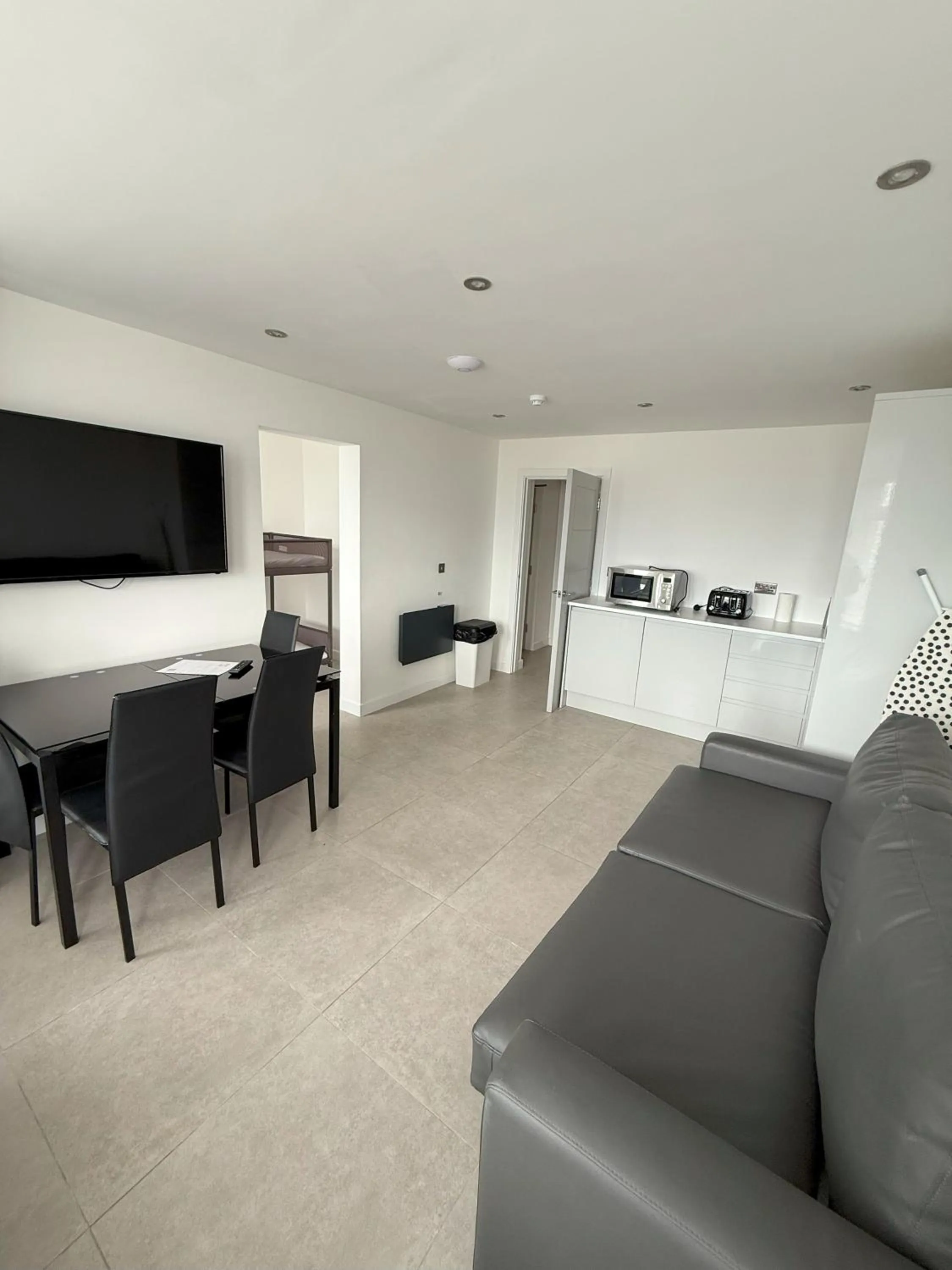 Kitchen or kitchenette in Coastal Plaza