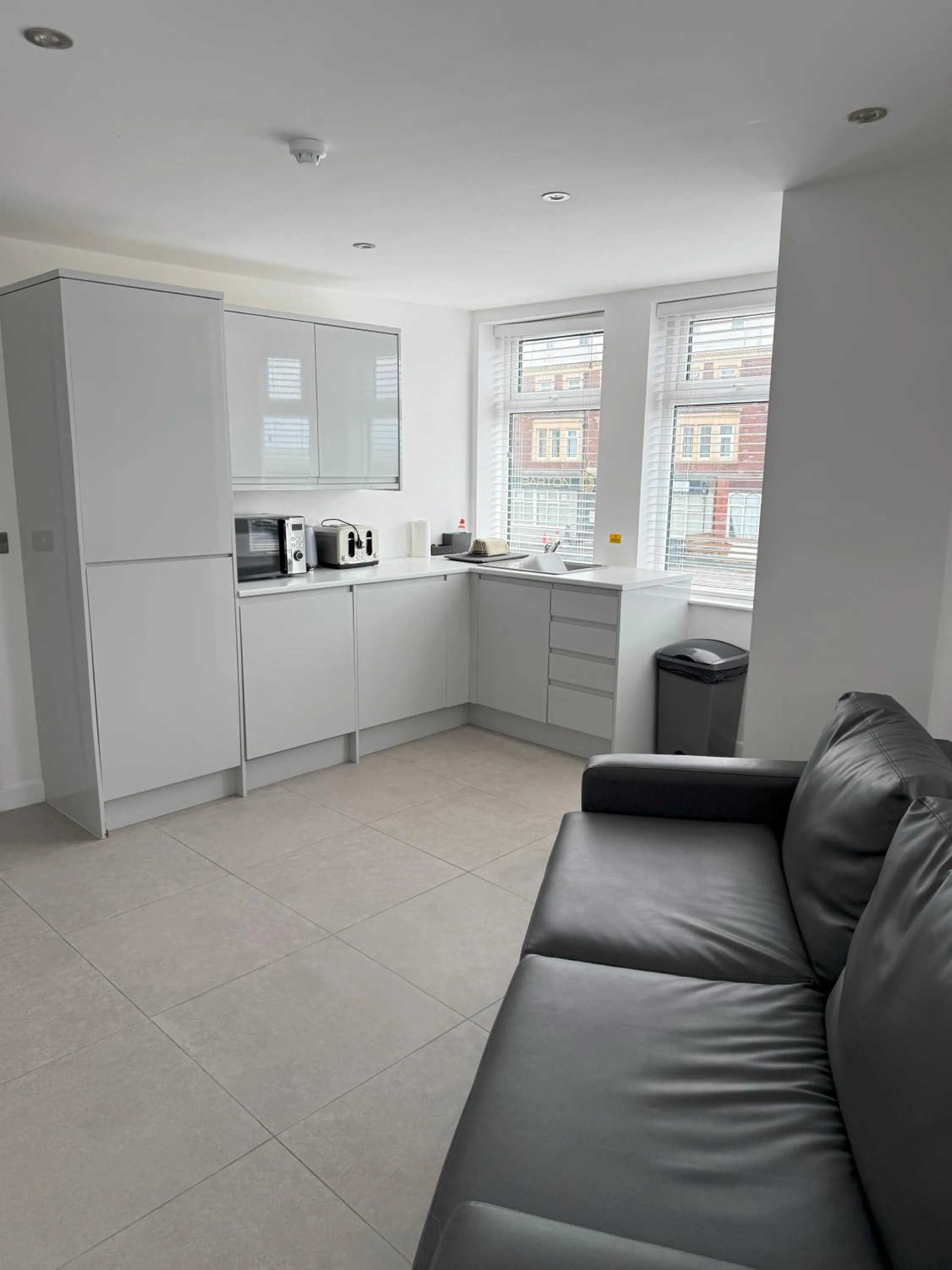 Kitchen or kitchenette in Coastal Plaza