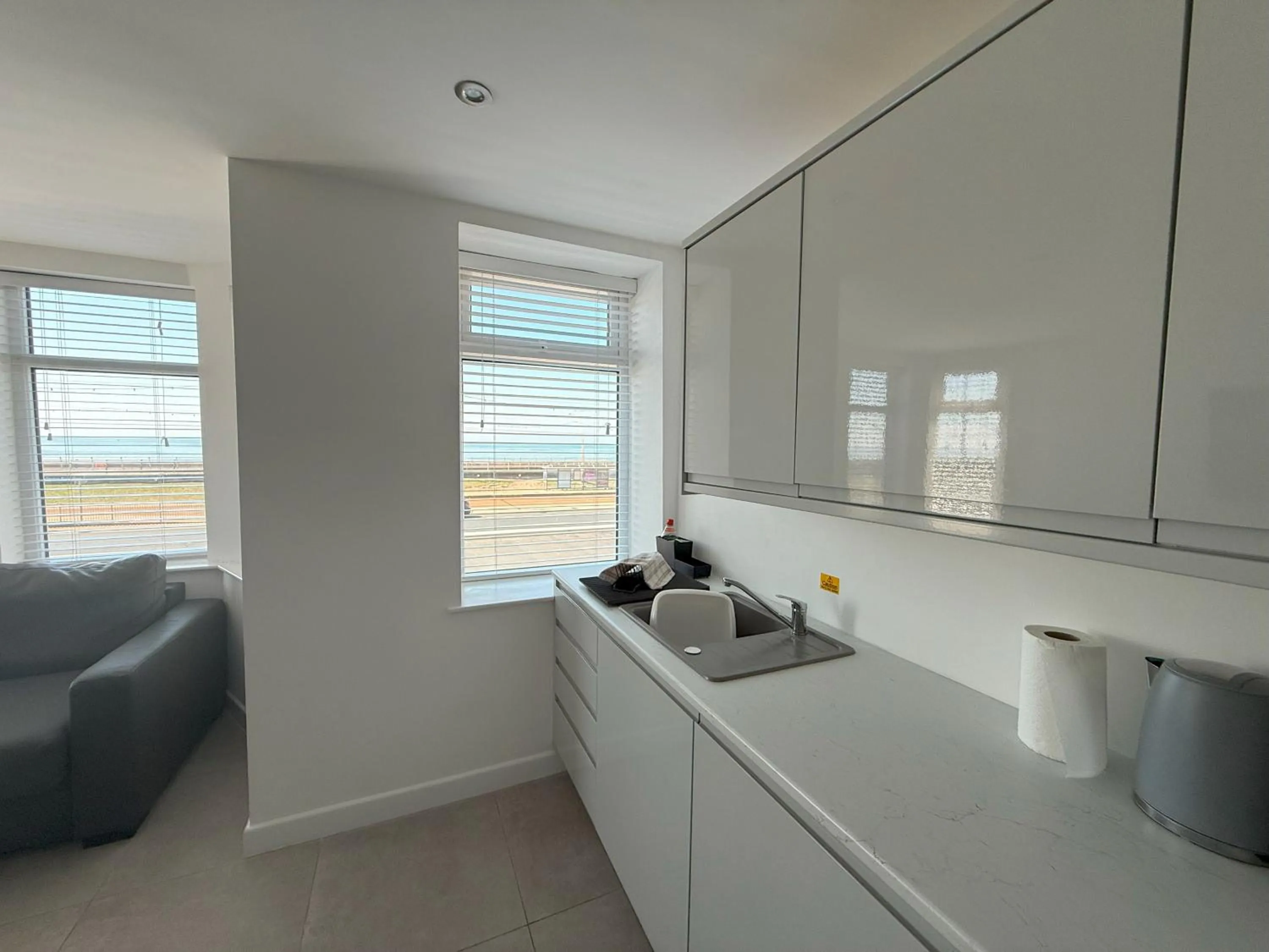 Kitchen or kitchenette in Coastal Plaza