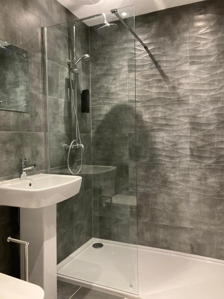 Shower in Coastal Plaza