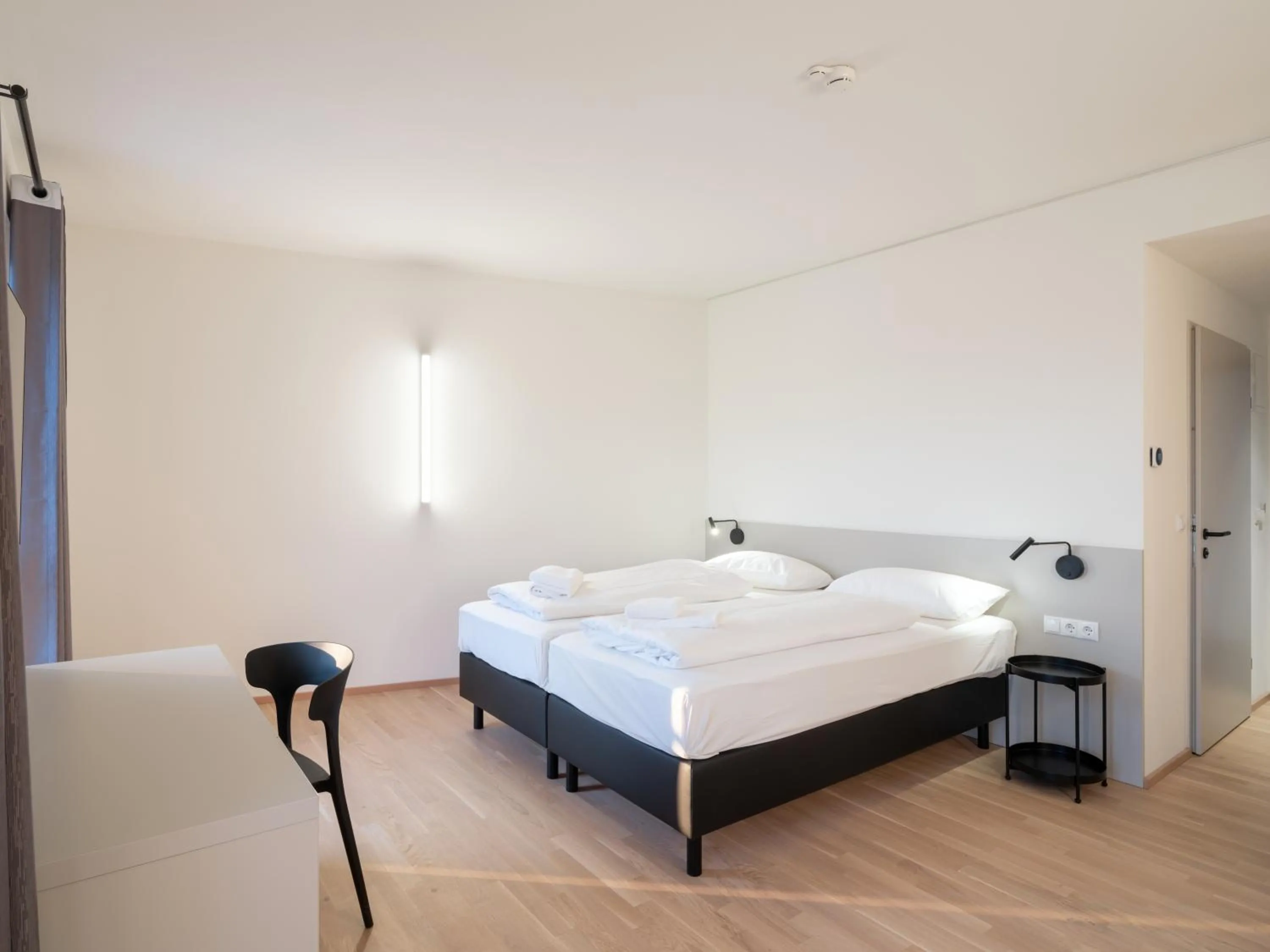 Bed in Hotel AT HOME - late arrival self check in