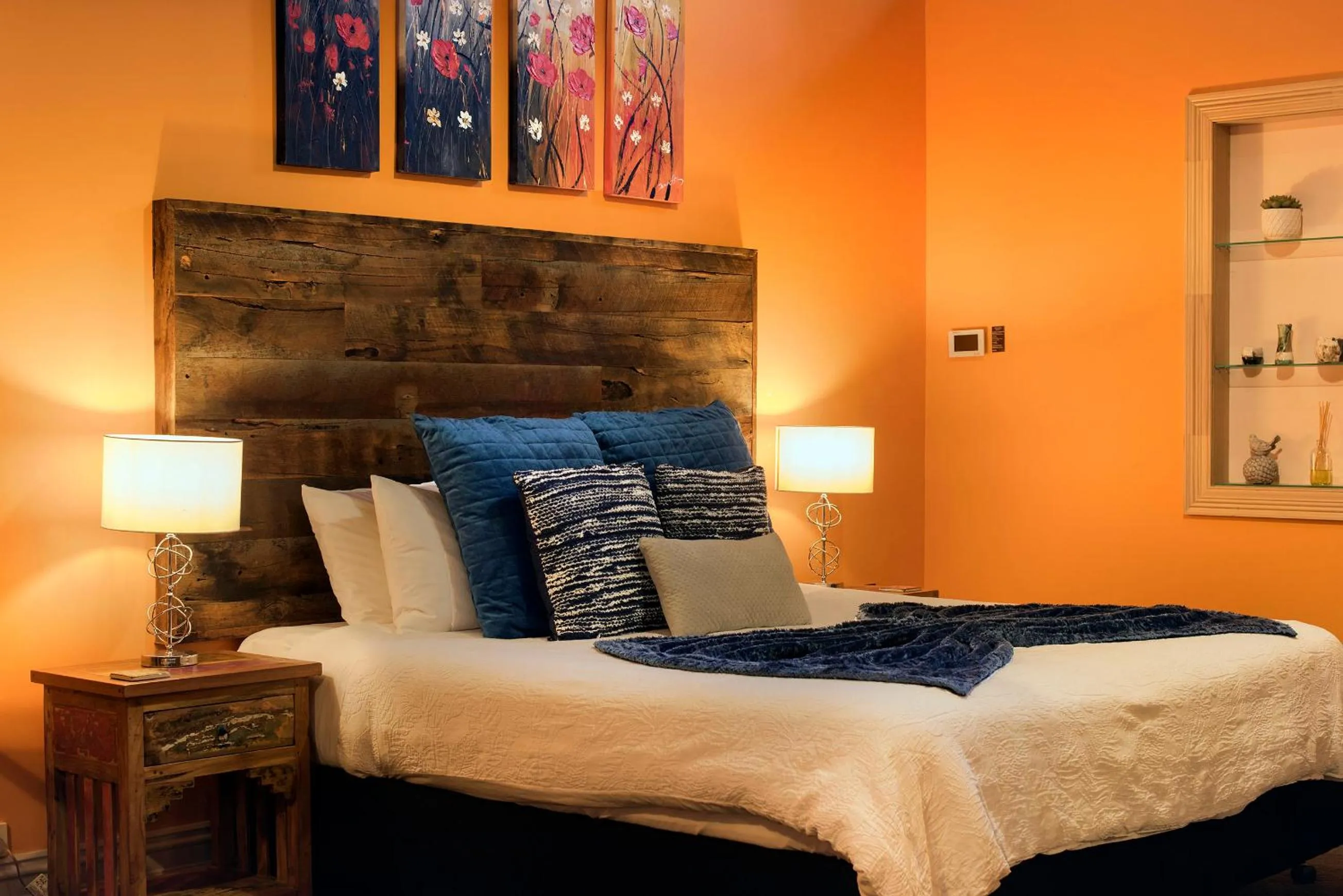 Bed in Linden Gardens Rainforest Retreat