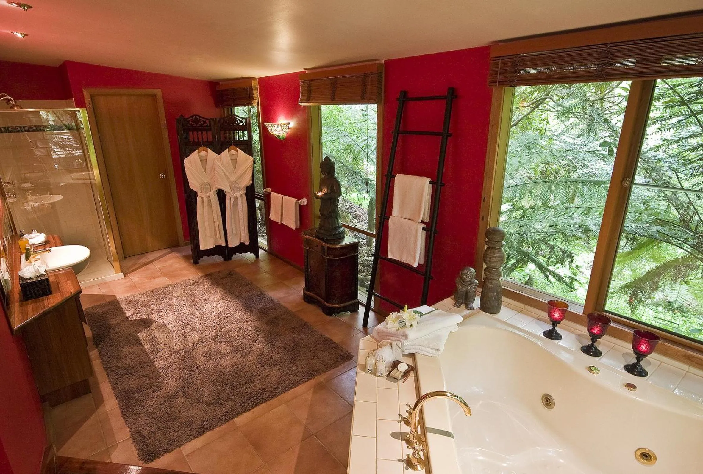 Shower in Linden Gardens Rainforest Retreat