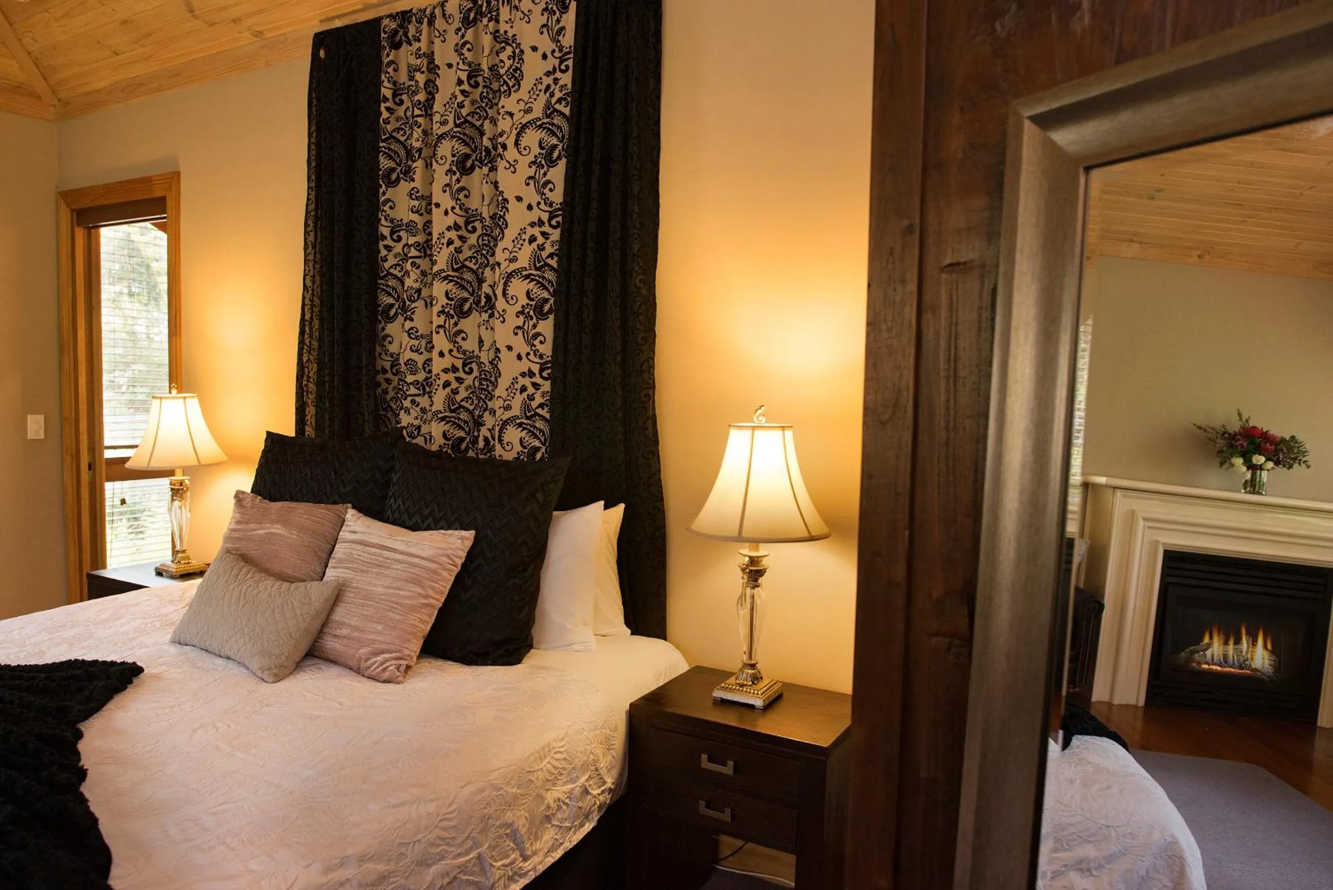 Bed in Linden Gardens Rainforest Retreat