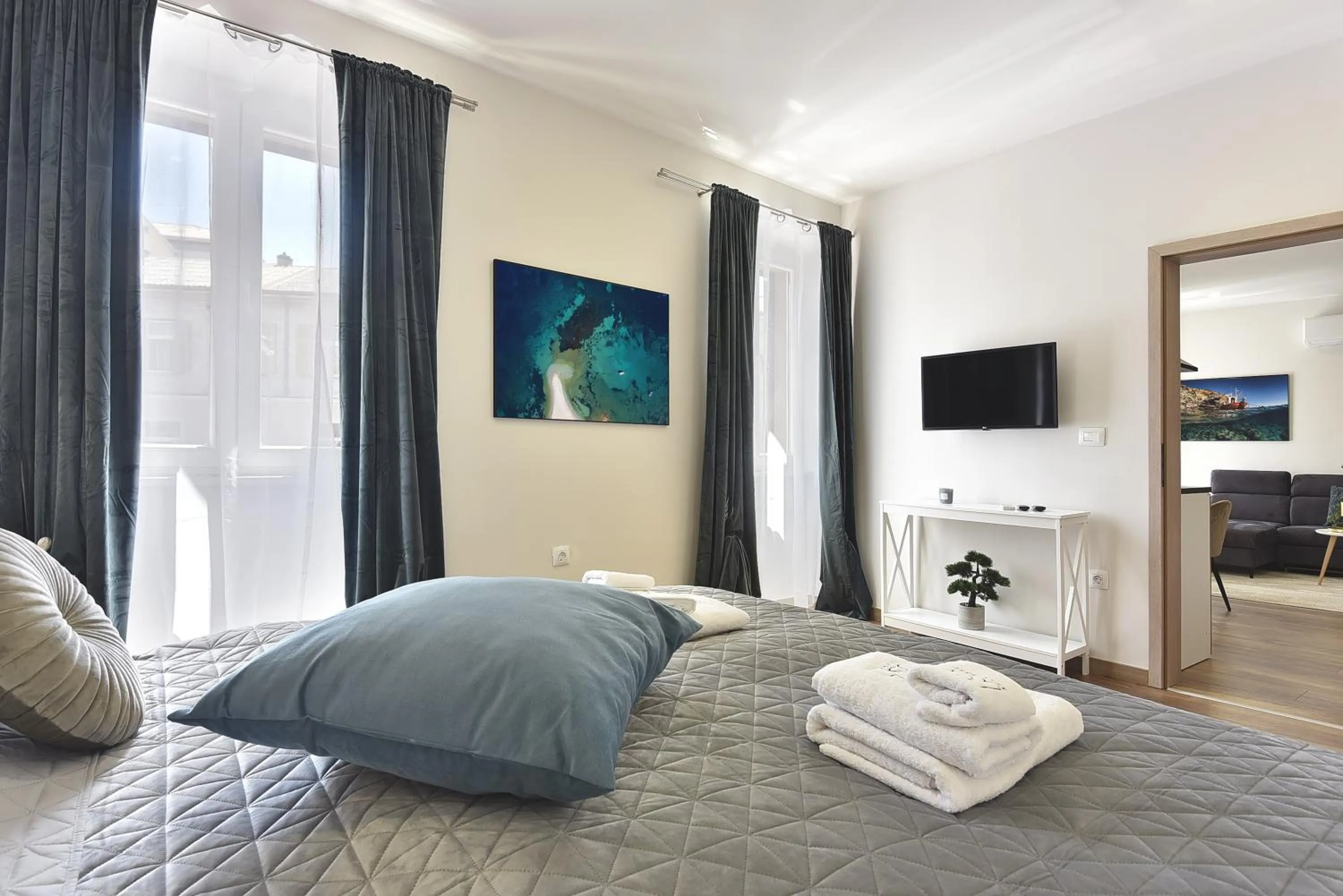 Bed in D&A Central Luxury Apartments with FREE Parking