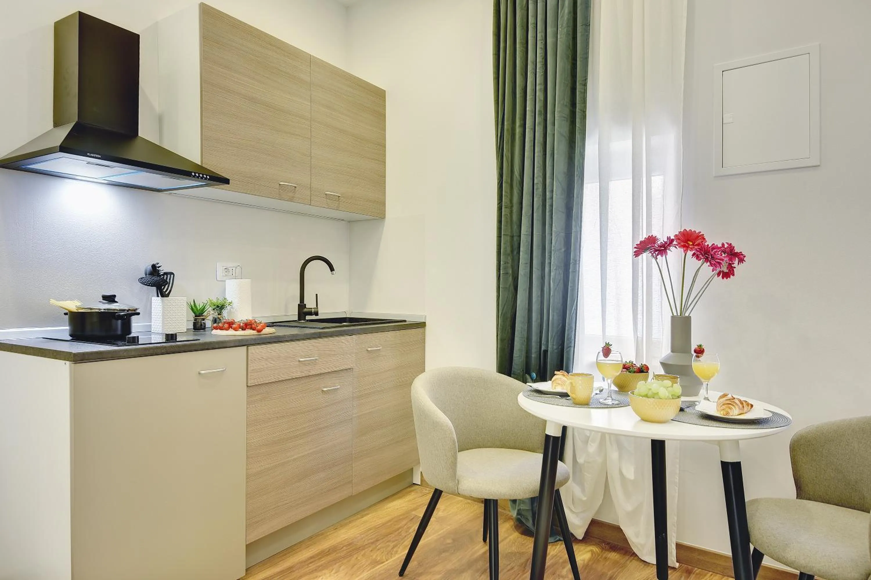 Kitchen or kitchenette in D&A Central Luxury Apartments with FREE Parking