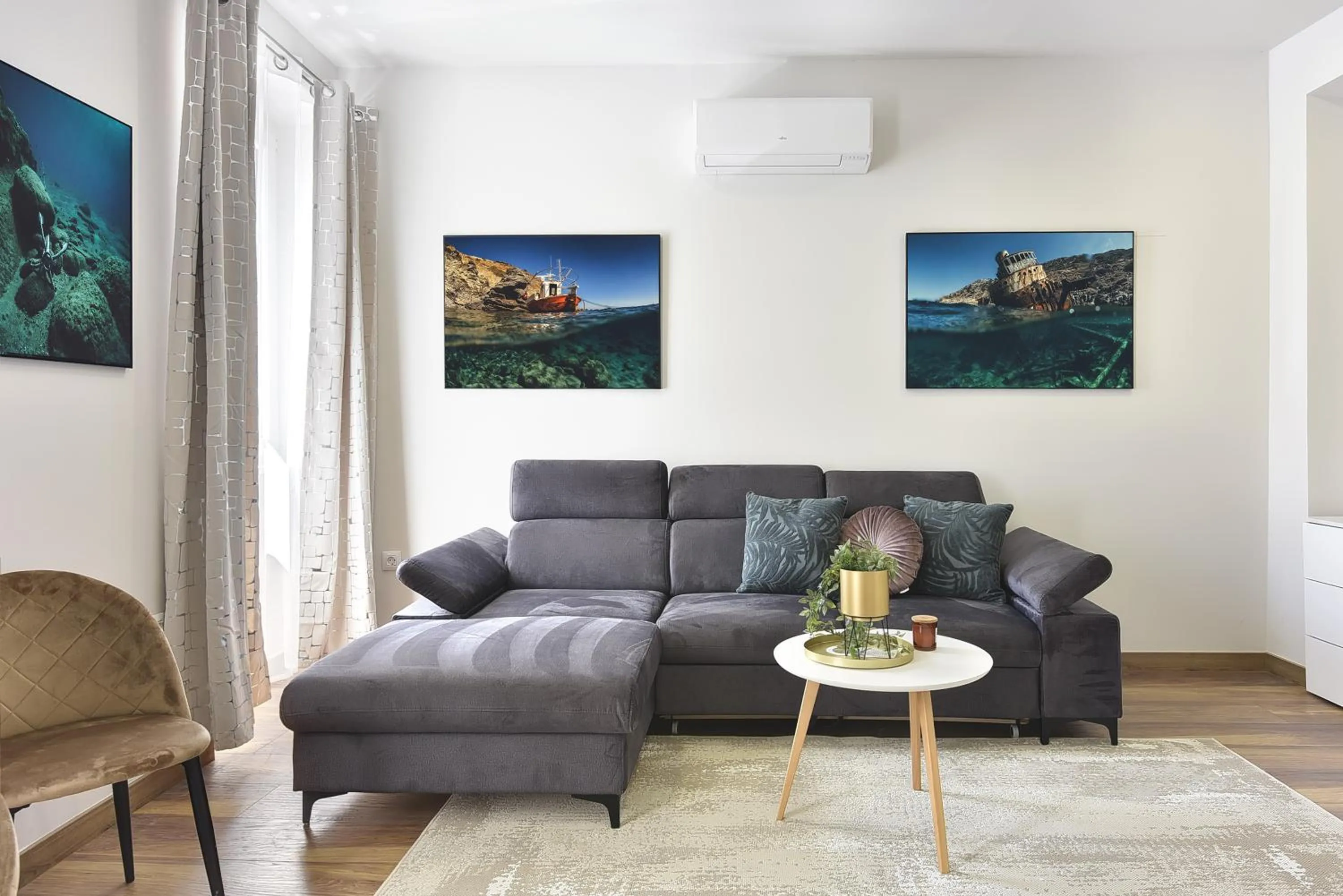 Living room in D&A Central Luxury Apartments with FREE Parking