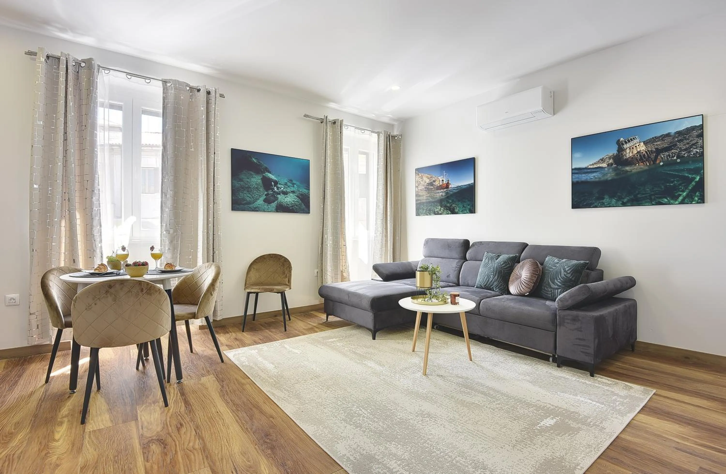 Living room in D&A Central Luxury Apartments with FREE Parking