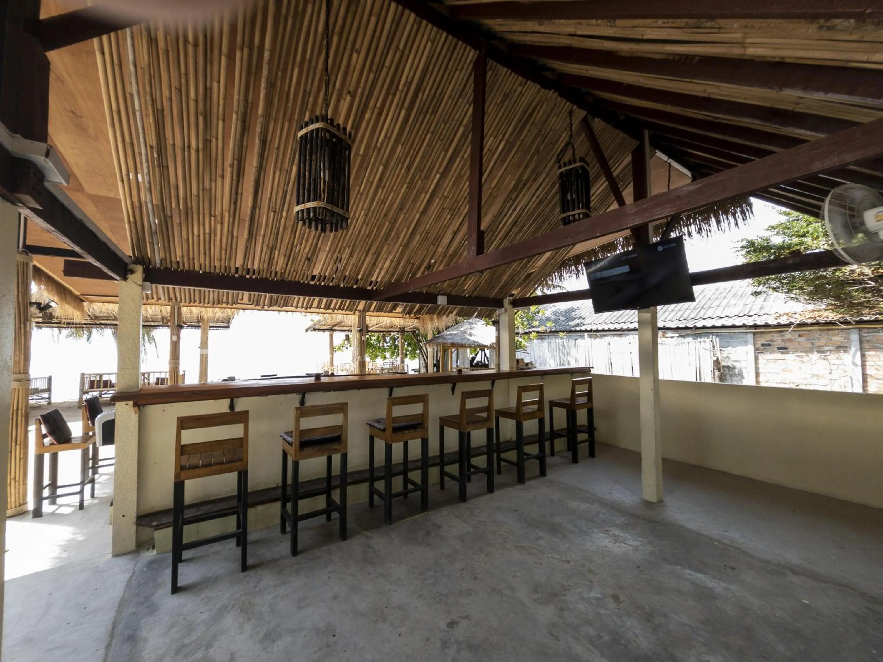 Restaurant/places to eat in Isara Lanta Beach Resort