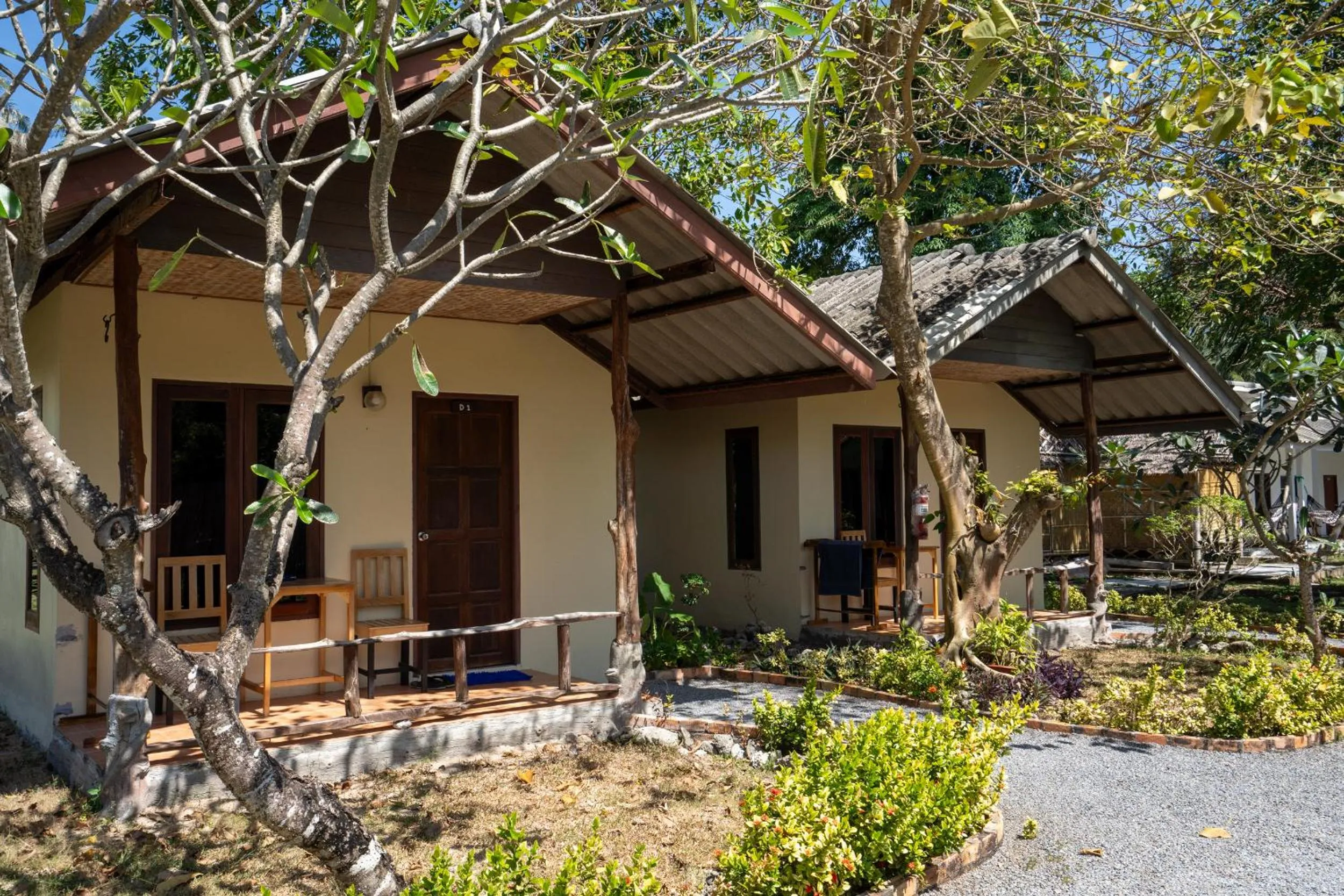 Property building in Isara Lanta Beach Resort