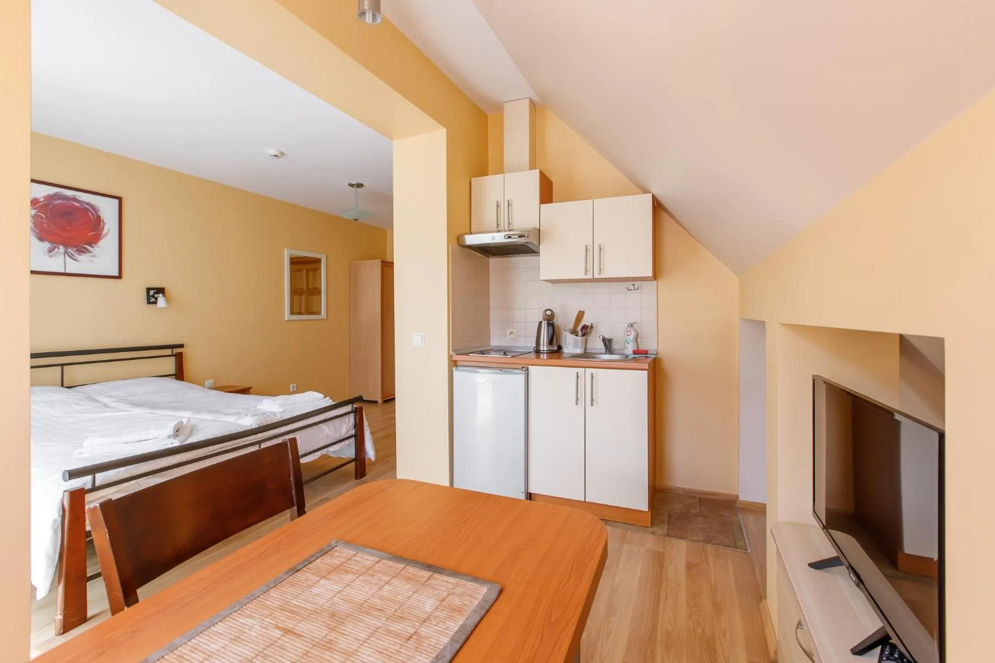 Kitchen or kitchenette, Bed in Viešbutis Prie Fontano