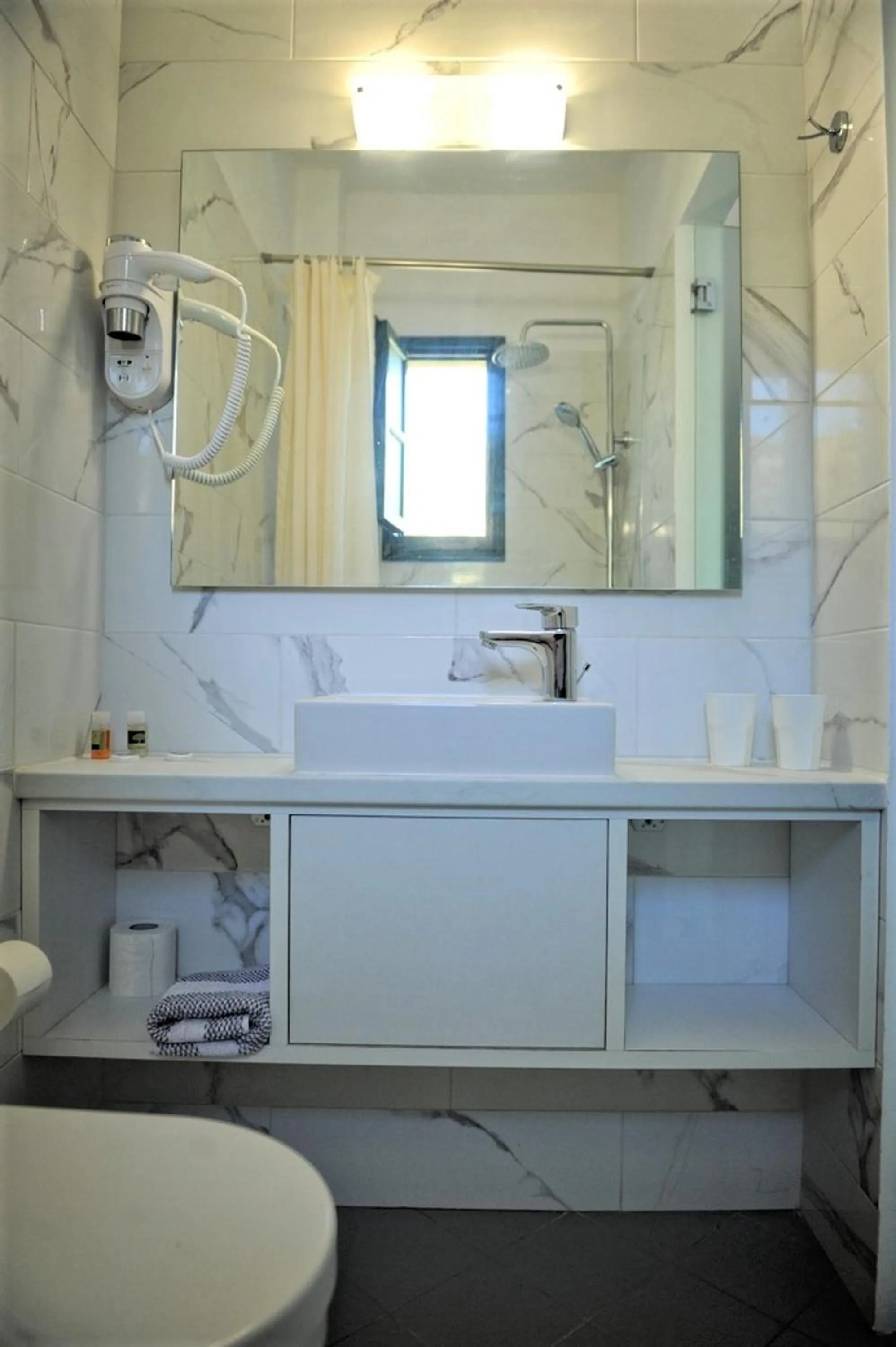 Bathroom in Anna Studios