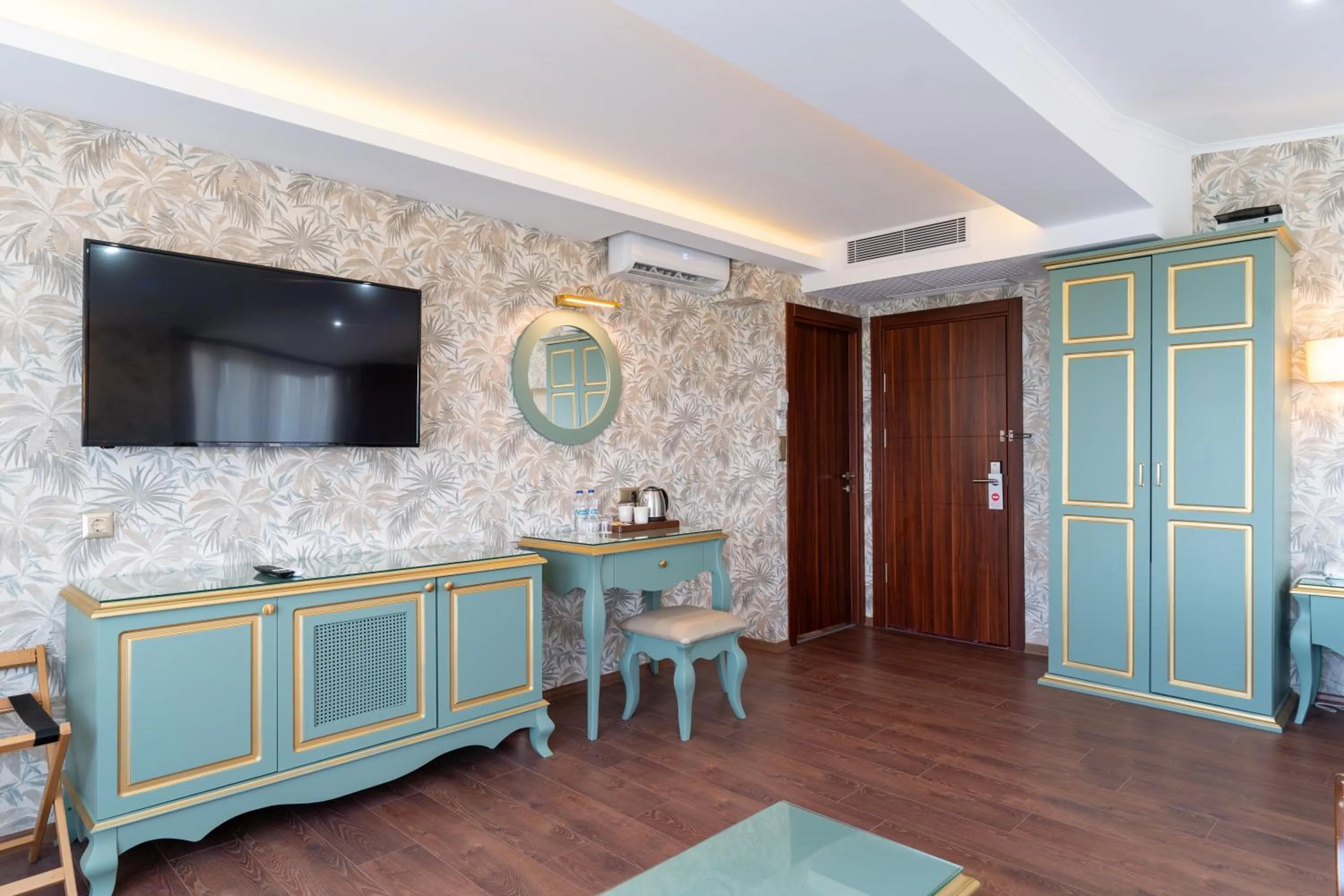 TV and multimedia in Motali Life Hotel